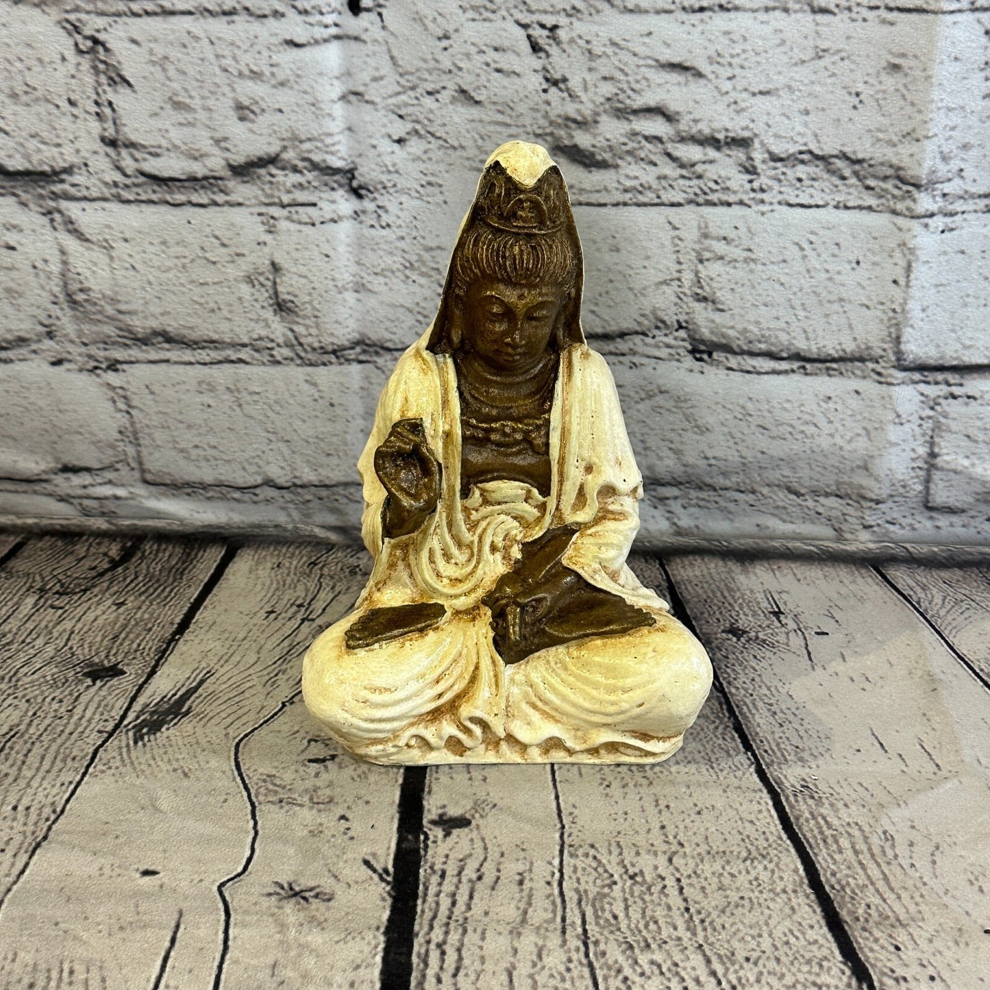 White & Bronze 18cm x 10cm Small Quan Yin Sitting Lotus Statue Resin Hindu God0
