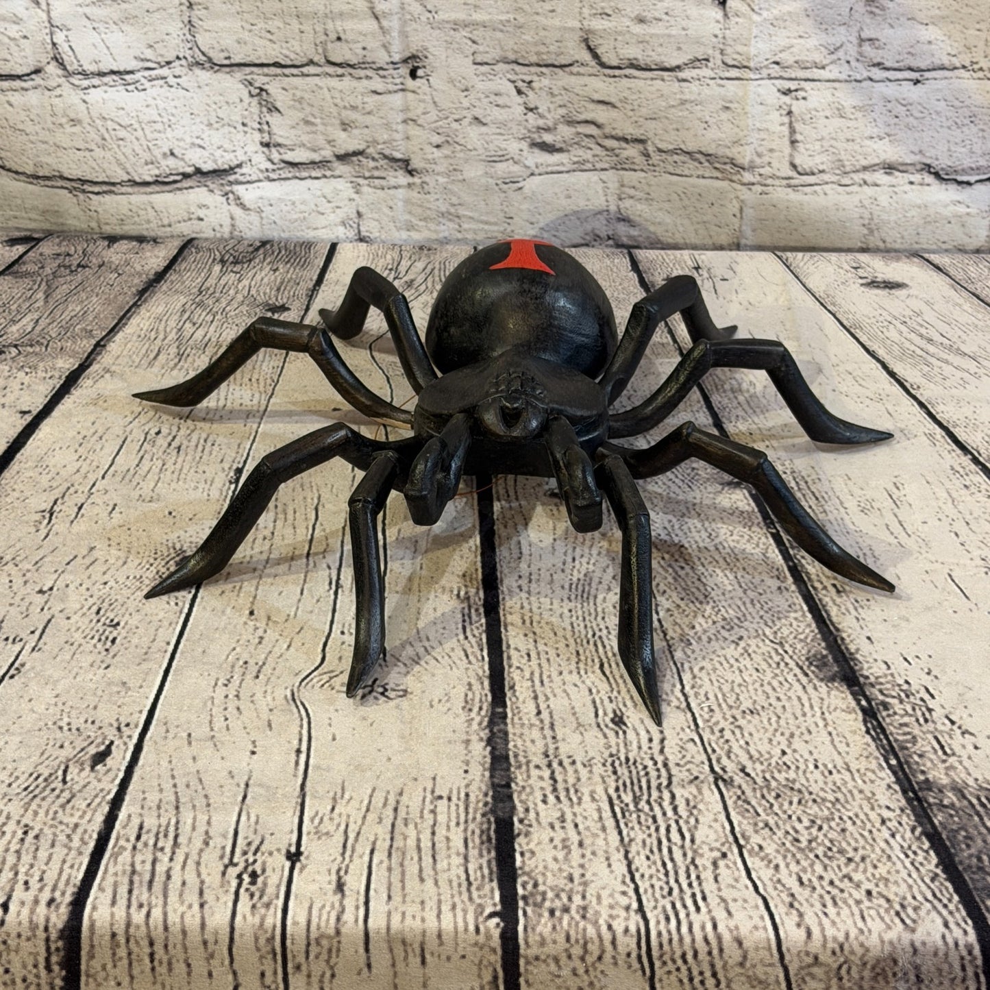 30cm x 25cm Black Widow Wooden Spider Carving Hand Walking Tarantula Statue4