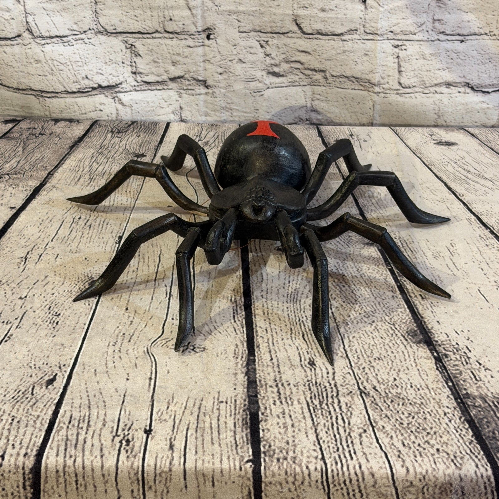 30cm x 25cm Black Widow Wooden Spider Carving Hand Walking Tarantula Statue4