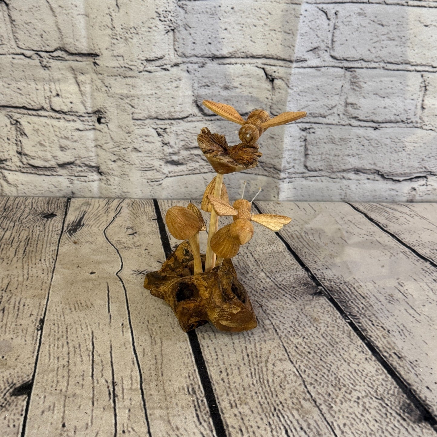 2 Bees On Mushroom Stand Bee Parasite Wood Ornament Natural Carving Wooden1