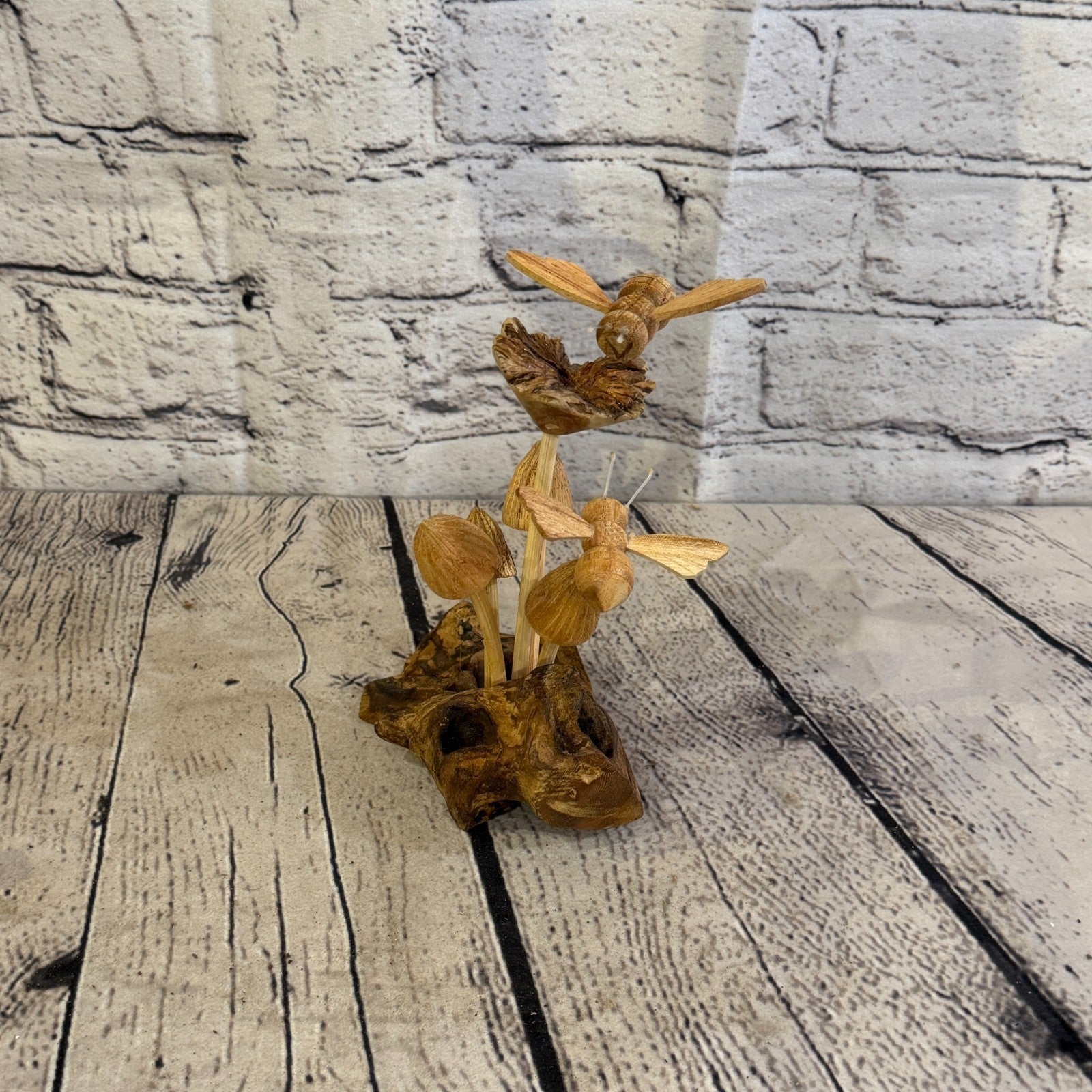2 Bees On Mushroom Stand Bee Parasite Wood Ornament Natural Carving Wooden1