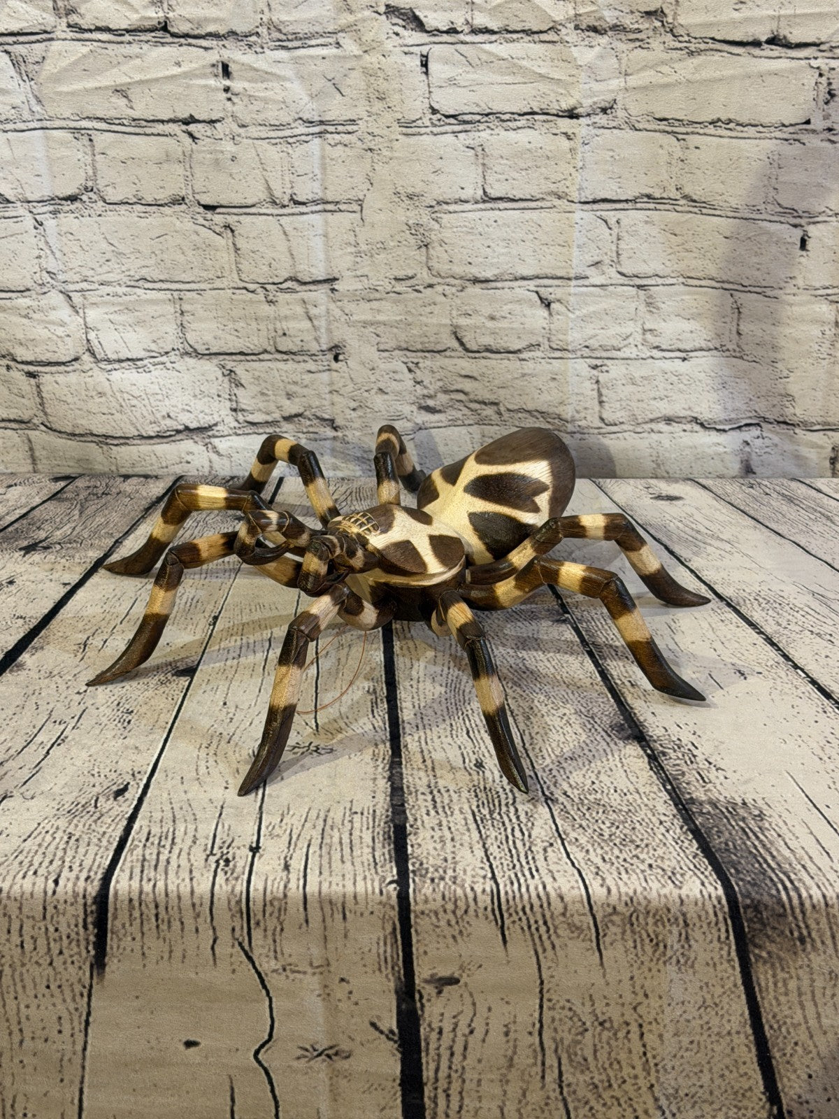 40cm x 30cm Wooden Spider Carving Hand Carved Walking Spider Tarantula Statue3