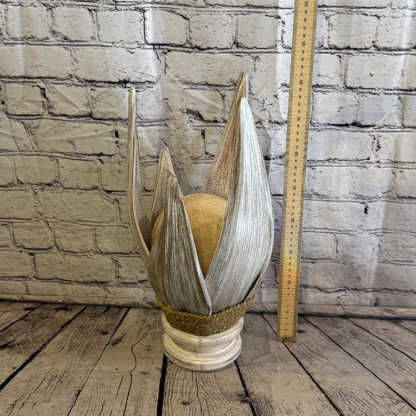 White Light White Natural 40cm Tall Leaf Lamp Twist LED UK Mains Plug Design 113