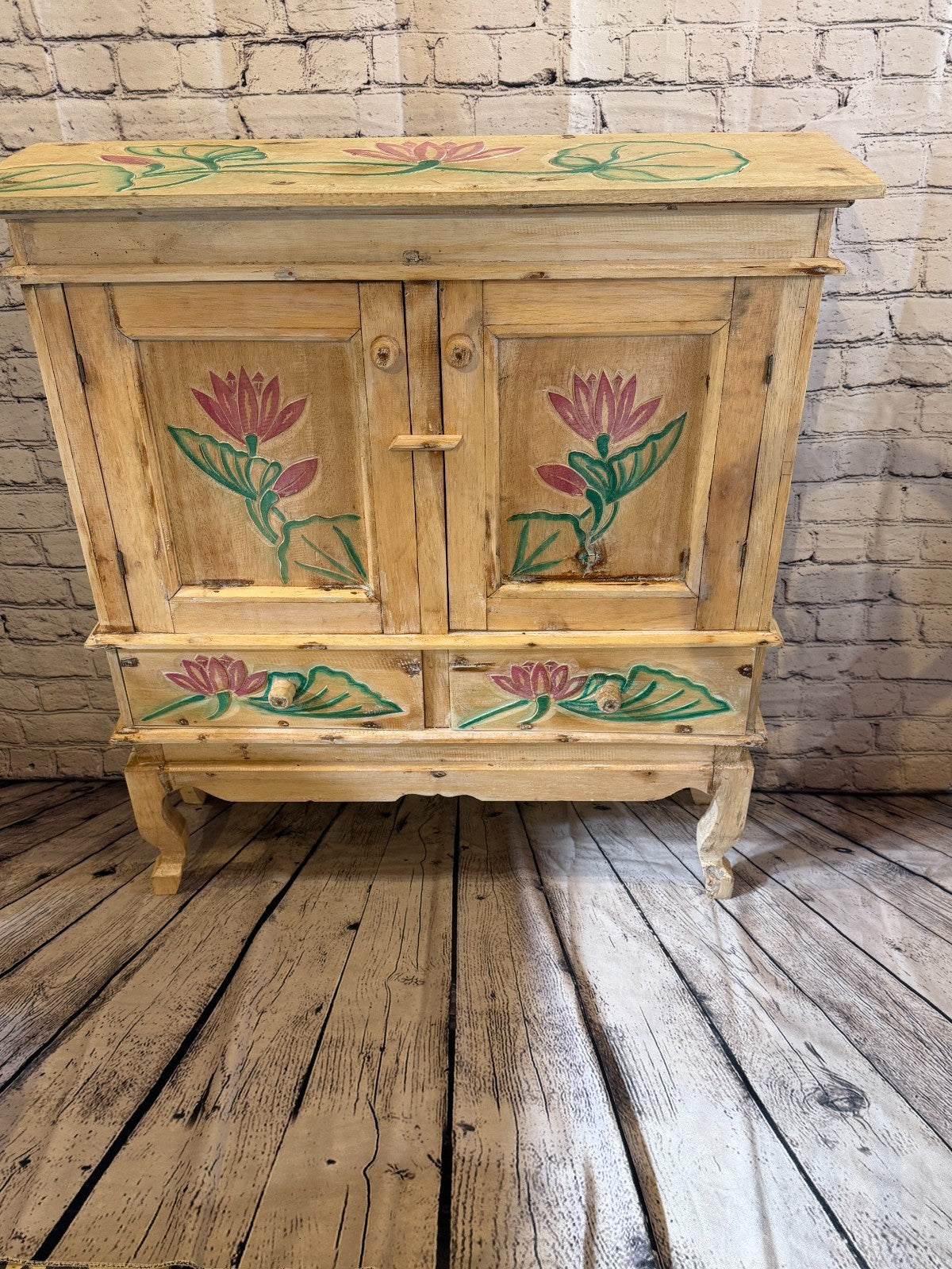 85cm x 80cm Flower 2 Door Long Wooden Side Cabinet Living Storage Furniture1