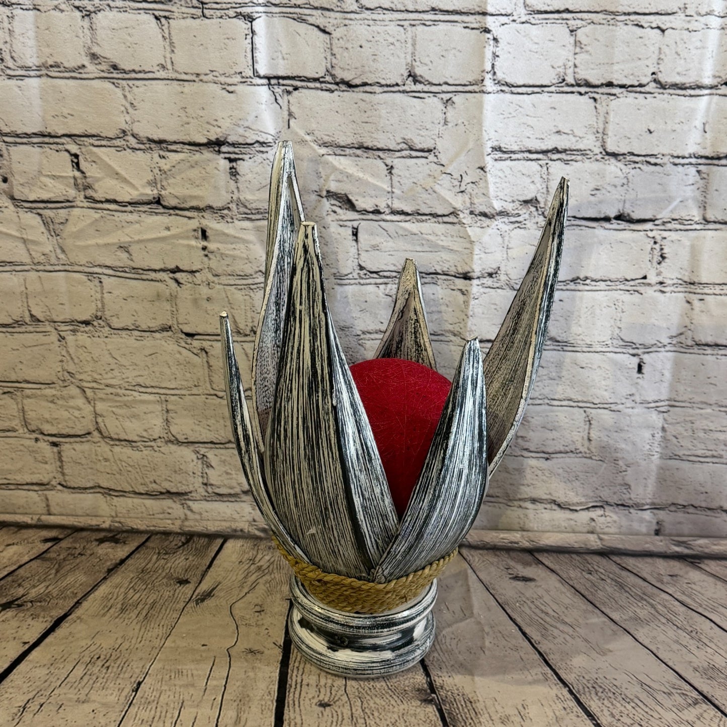 Red Light Silver Natural 40cm Tall Leaf Lamp Twist LED UK Mains Plug Design 111