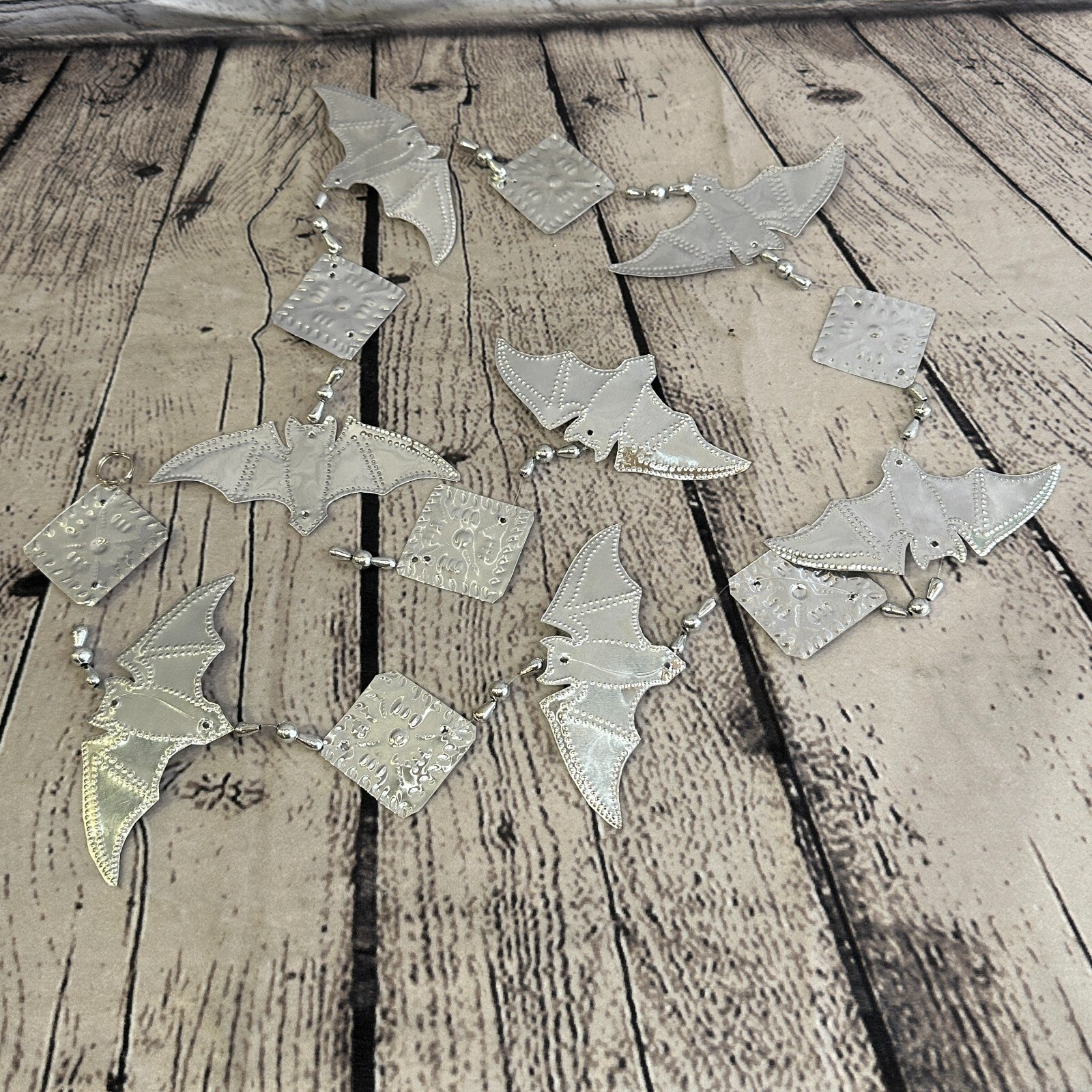 Aluminium Stamped Sitting Bat String Wall Hangings Home Decoration0