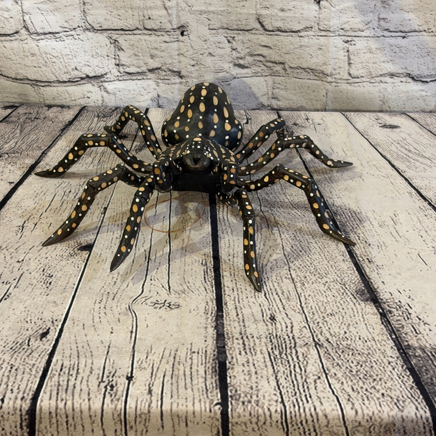 30cm x 25cm Brown Spots Wooden Spider Carving Hand Walking Tarantula Statue5