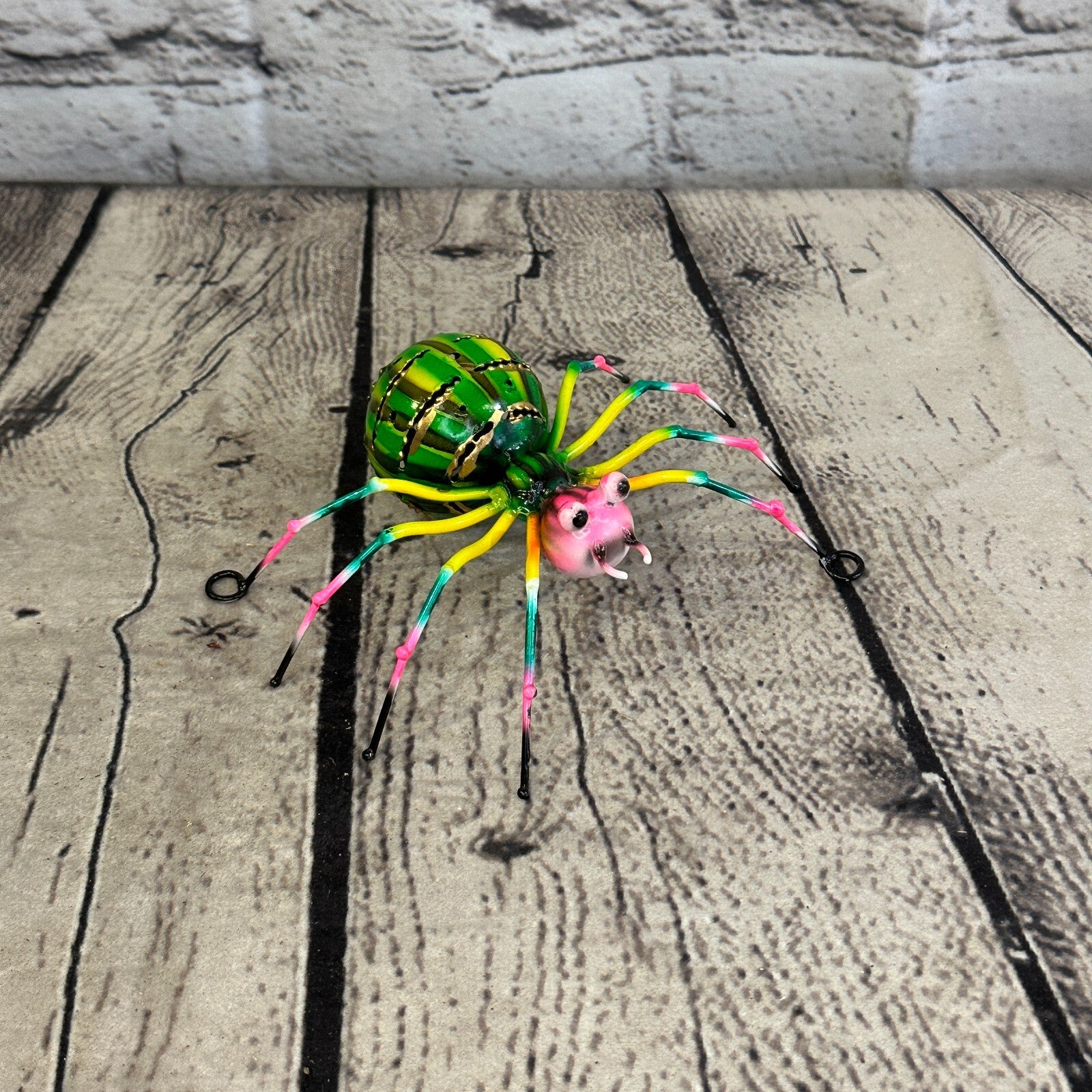 12cm x 8cm Green Pink Spider Bug Metal Tin Wall Hanging Ornament Painted Statue2