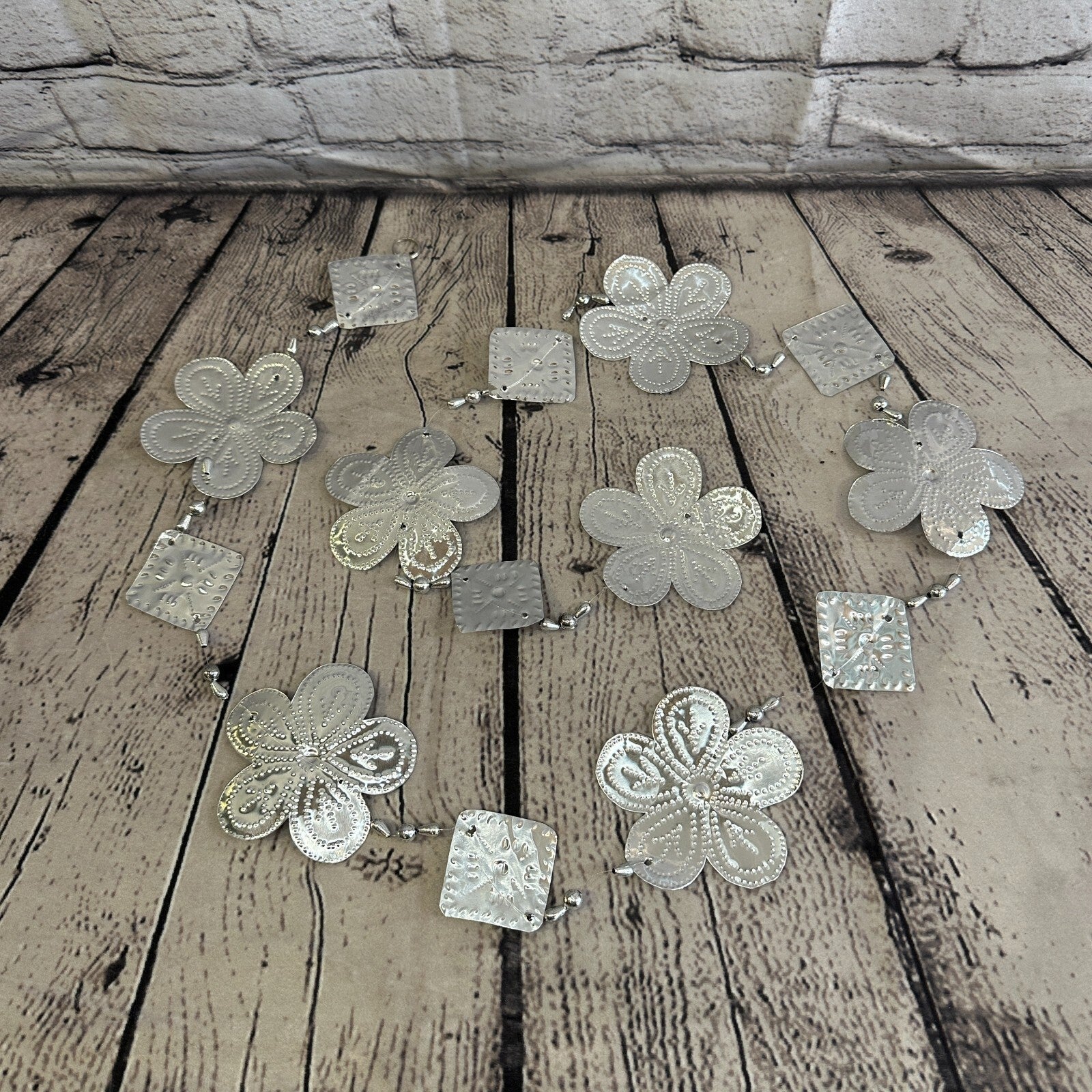 Aluminium Stamped Sitting Flower String Wall Hangings Home Decoration0