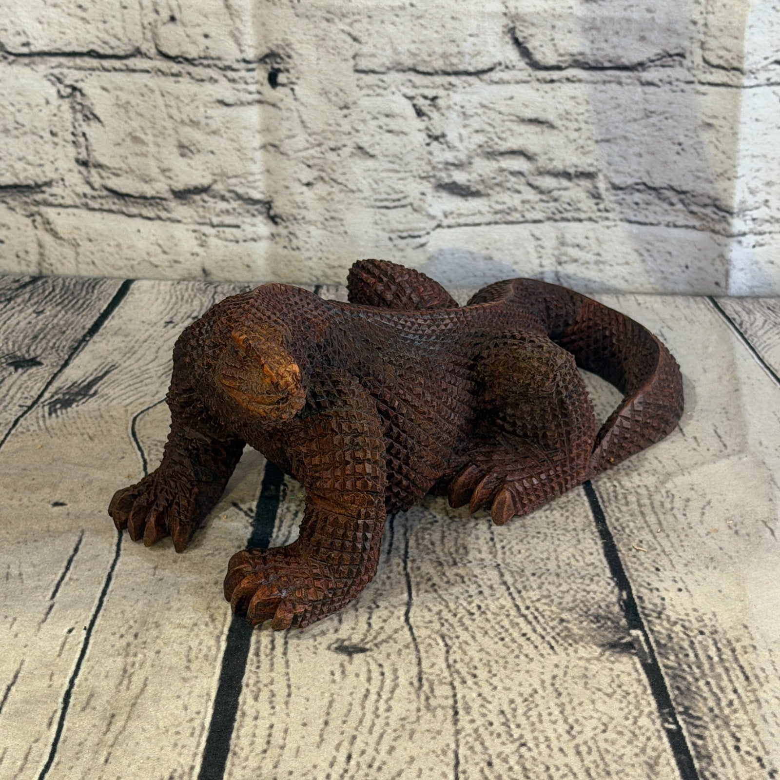 10cm x 20cm Wooden Komodo Dragon Exquisite Detailing Ornament Hand Carved1