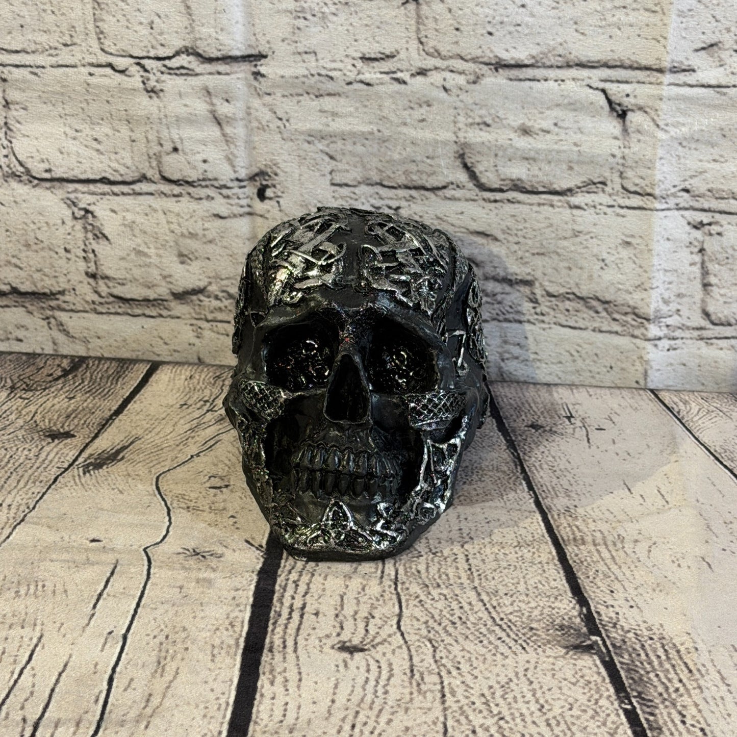 Black Silver 15cm x 10cm Gothic Celtic Knot Skull Crucifix Statue Resin1