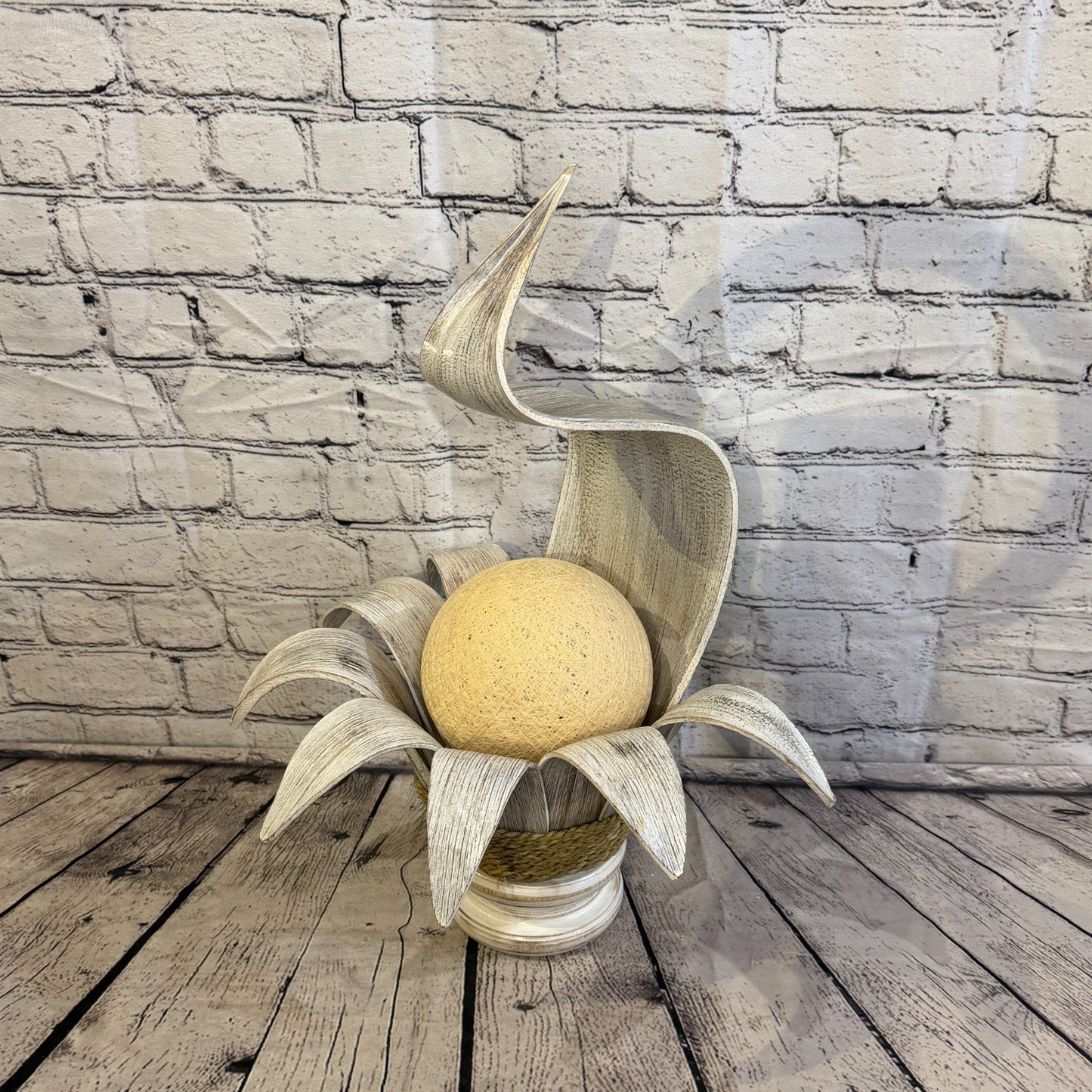 White Light White Natural 50cm Tall Leaf Lamp Twist LED UK Mains Plug Design 70
