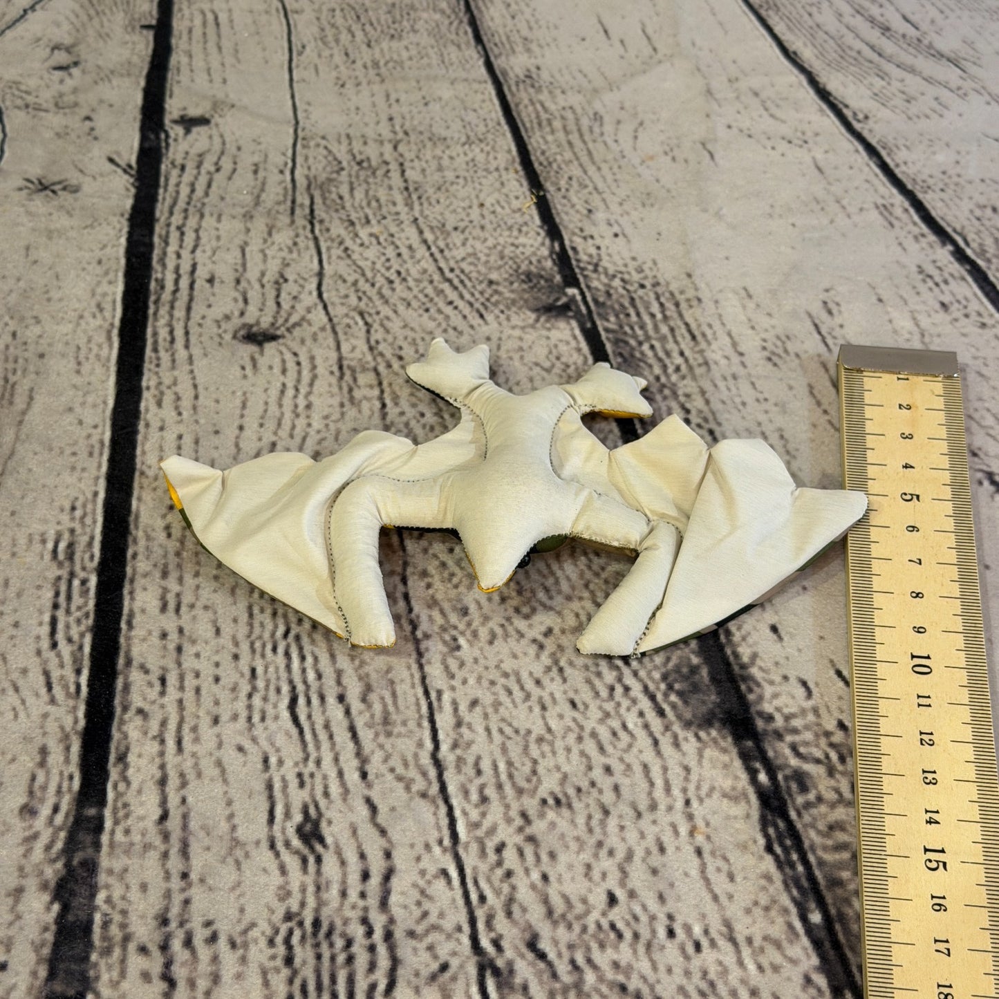 Colourful Sand Animal Bat Toy Party Stocking Filler Stress Relief Fidget 10cm3