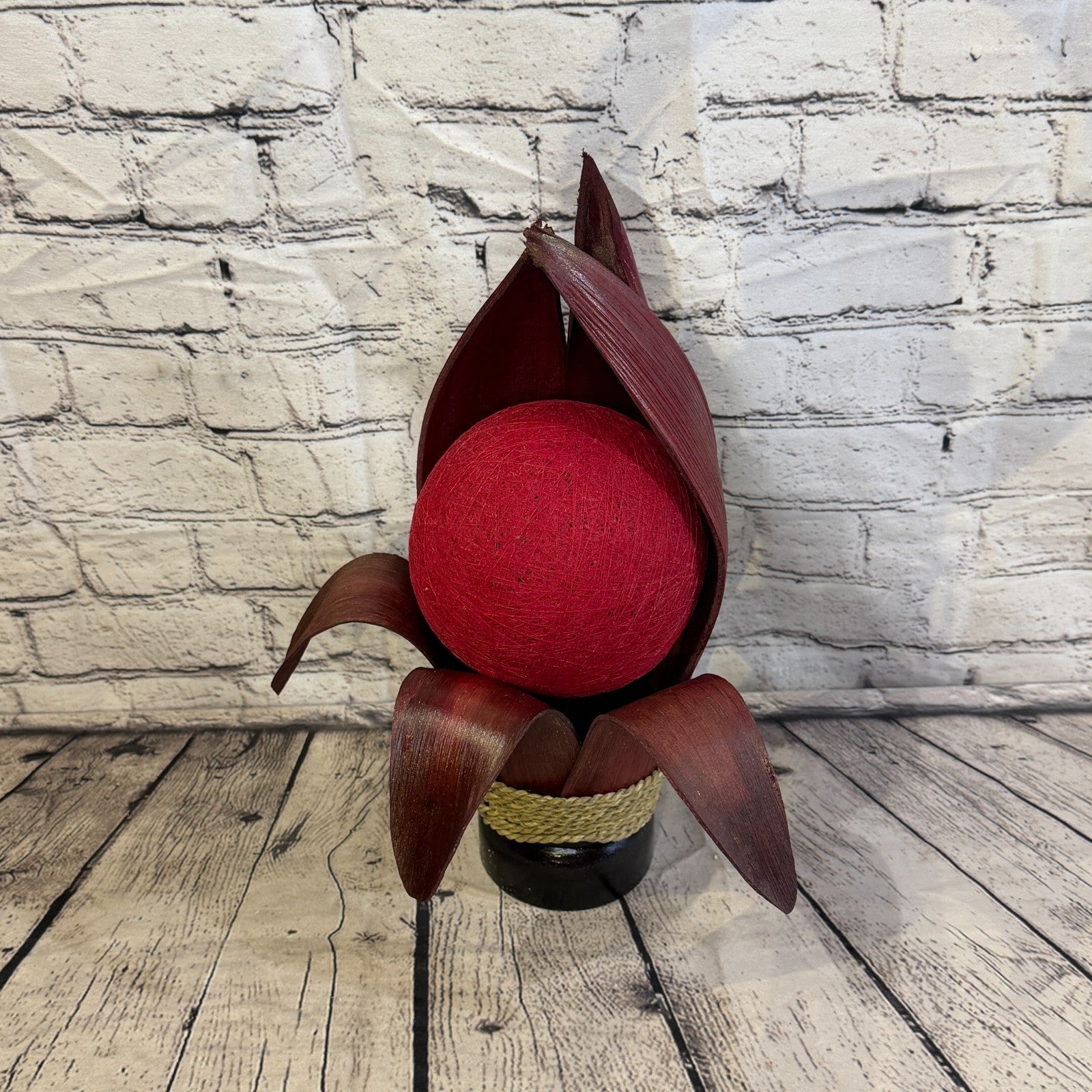 Red Light Red Natural 40cm Tall Leaf Lamp Twist LED UK Mains Plug Design 50
