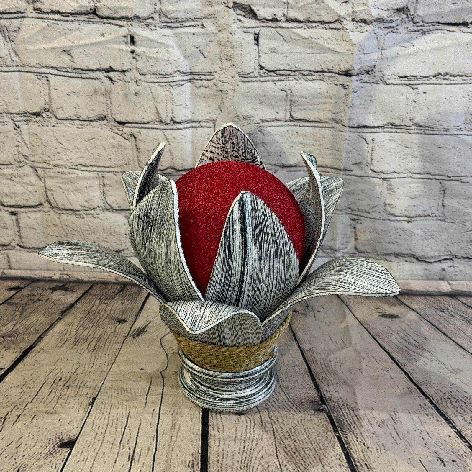 Red Light Silver Natural 25cm Tall Leaf Lamp Twist LED UK Mains Plug Design 91