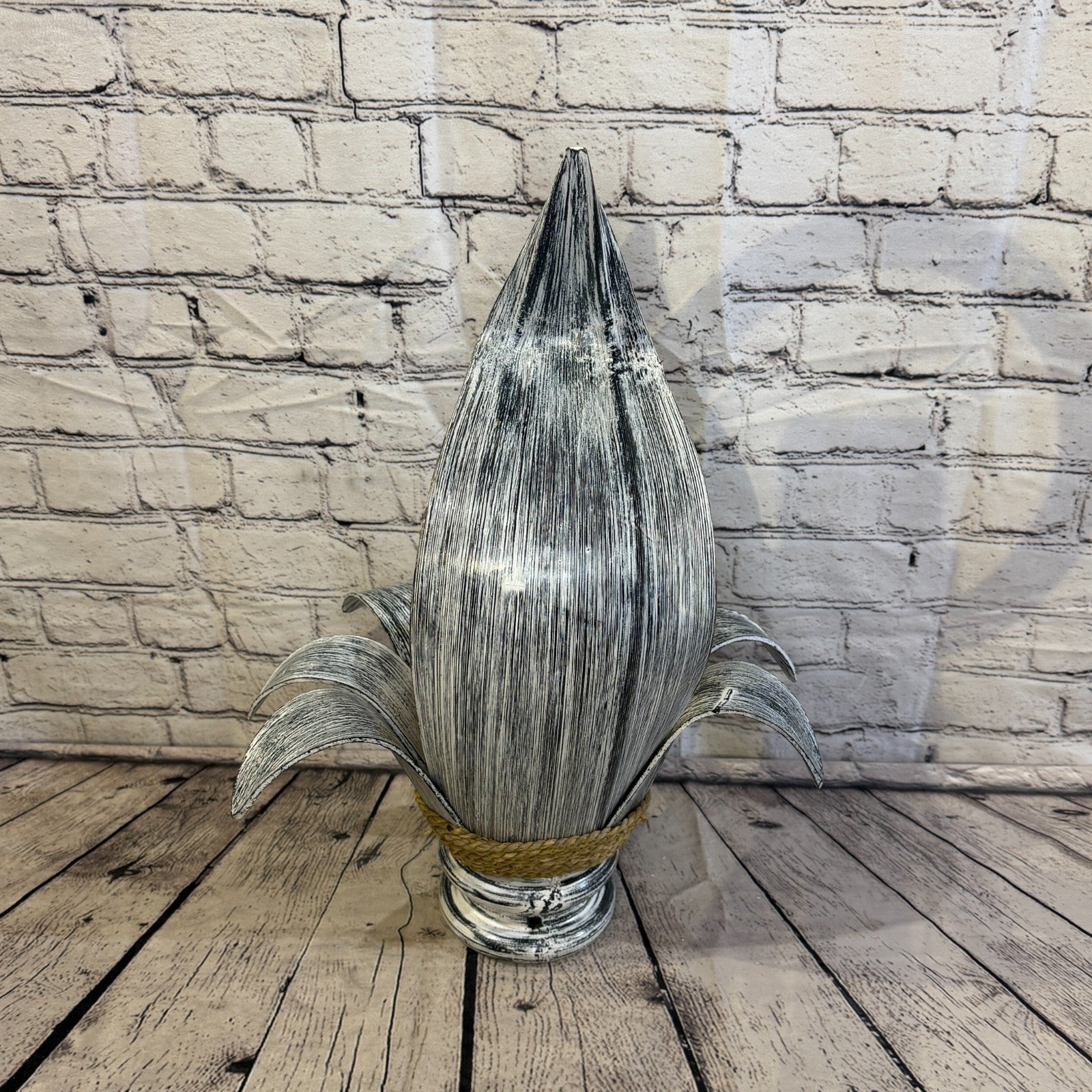 White Light Silver Natural 50cm Tall Leaf Lamp Twist LED UK Mains Plug Design 74
