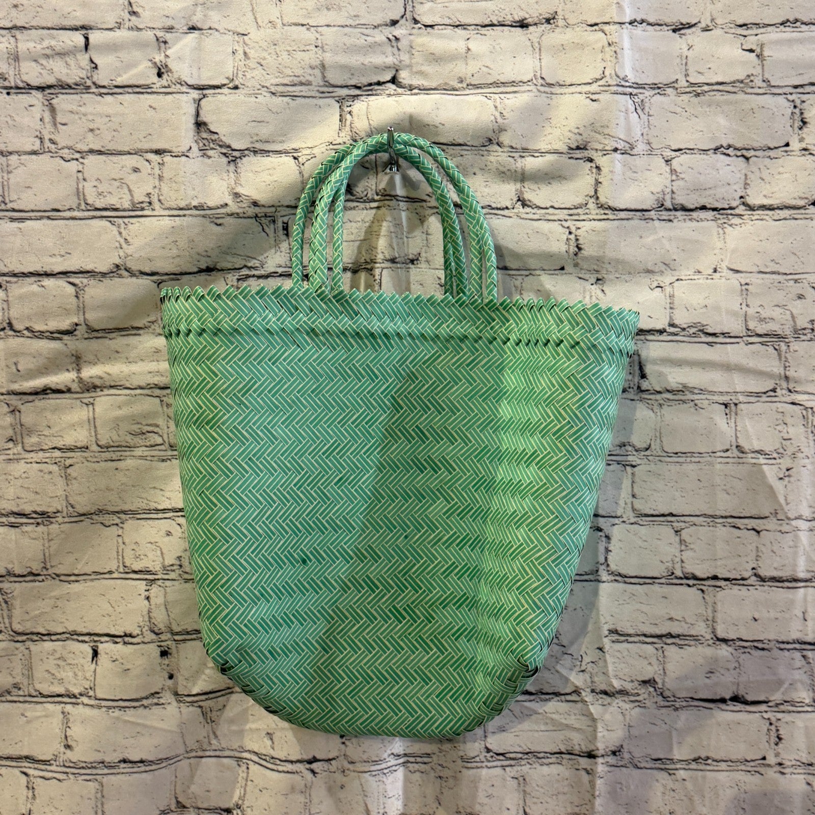 Green 40cm Handwoven Tote Bag Recycled Plastic Eco-Friendly Market Beach2