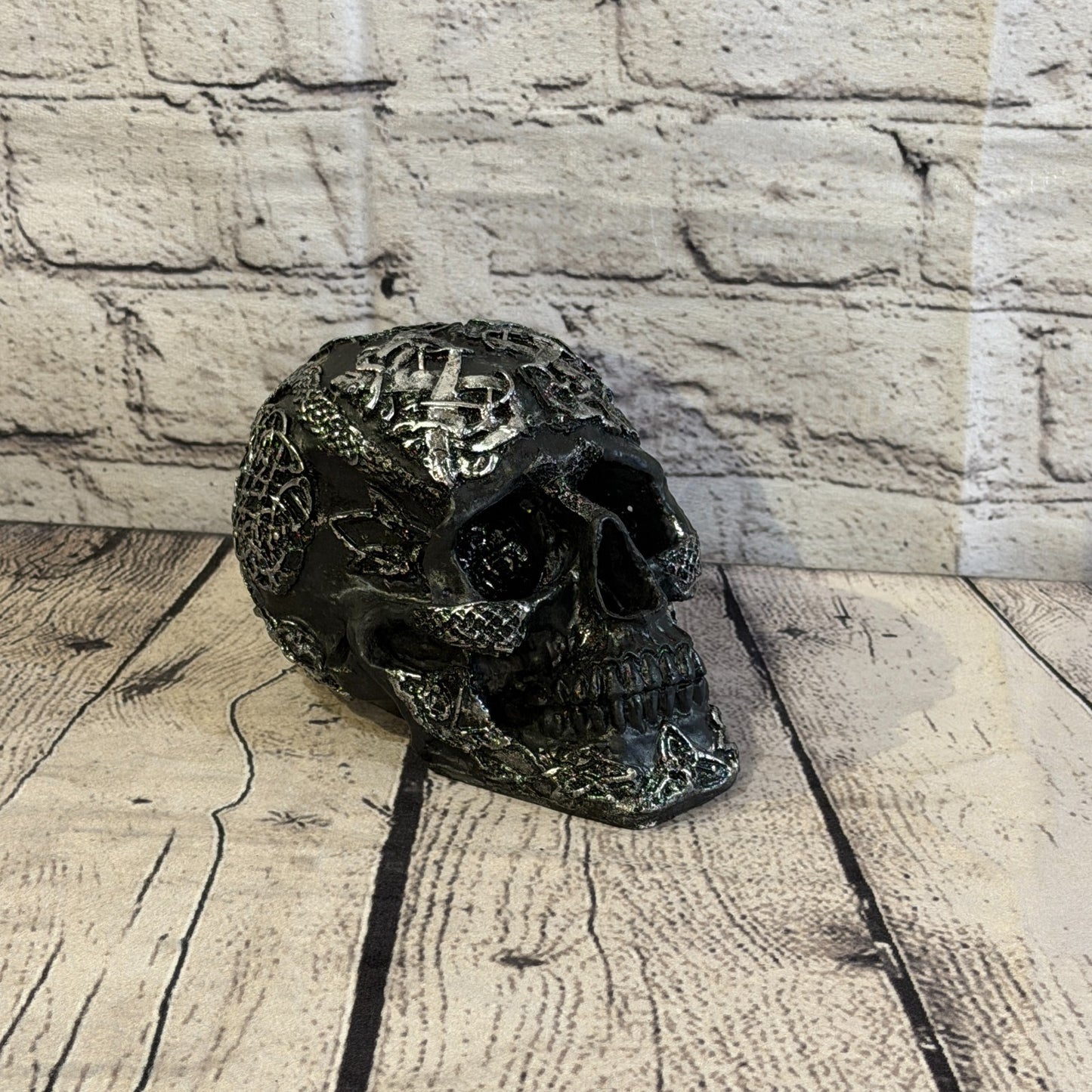 Black Silver 15cm x 10cm Gothic Celtic Knot Skull Crucifix Statue Resin2