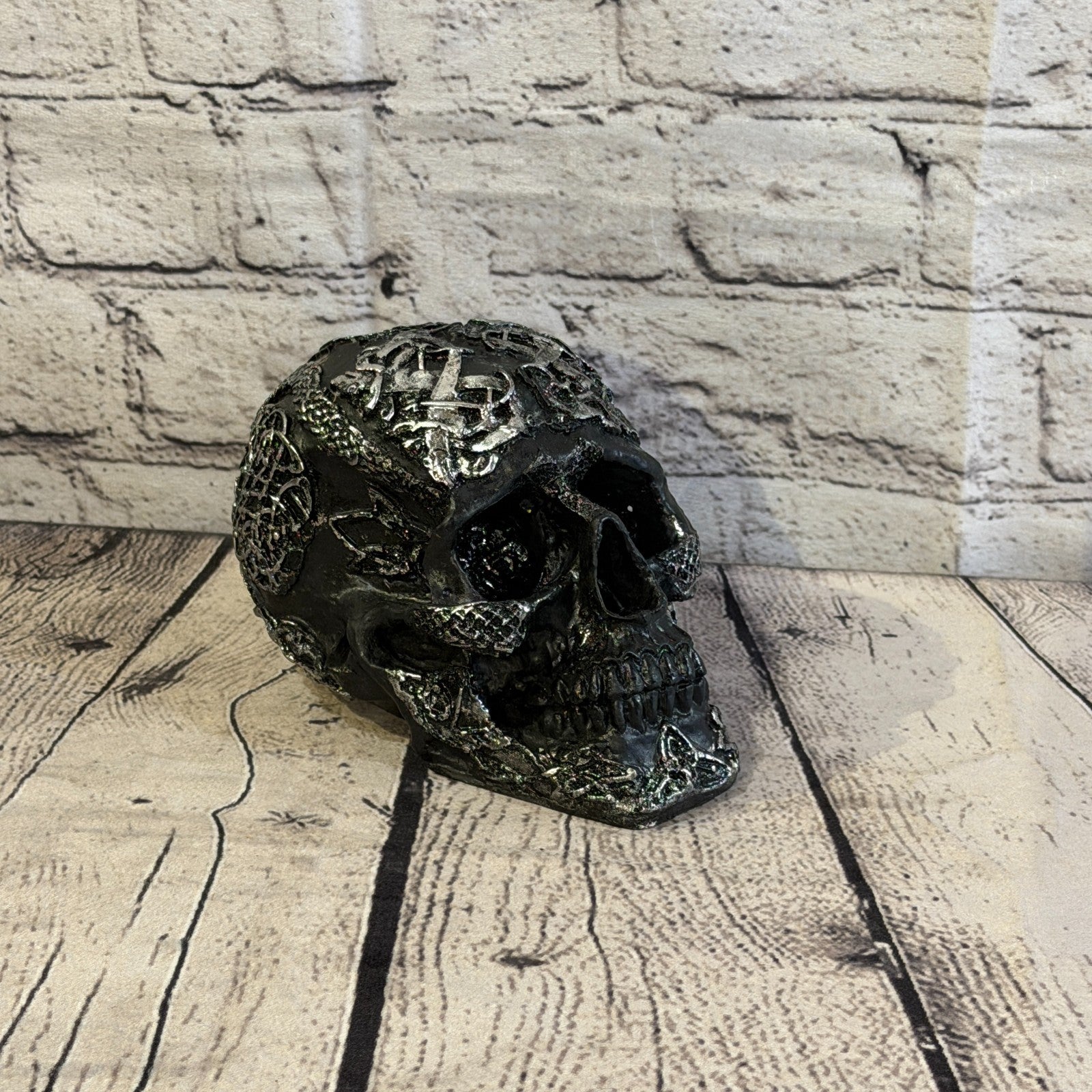 Black Silver 15cm x 10cm Gothic Celtic Knot Skull Crucifix Statue Resin2