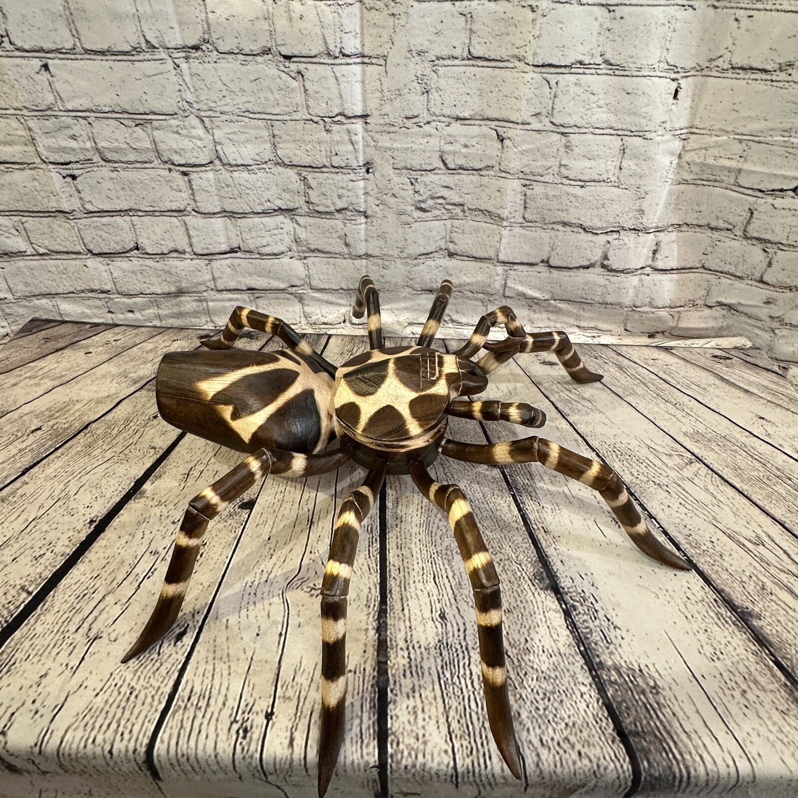50cm x 45cm Wooden Spider Carving Hand Carved Walking Spider Tarantula Statue4
