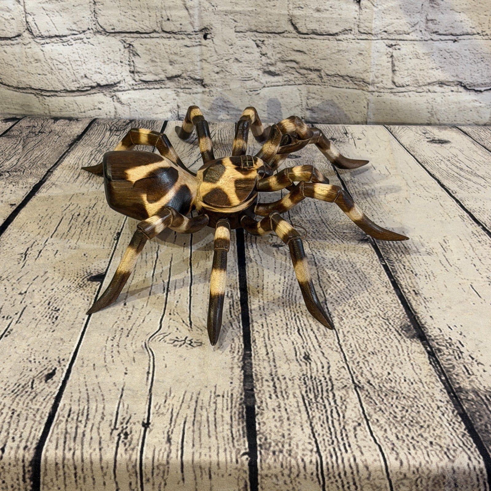 30cm x 25cm Wooden Spider Carving Hand Carved Walking Spider Tarantula Statue6