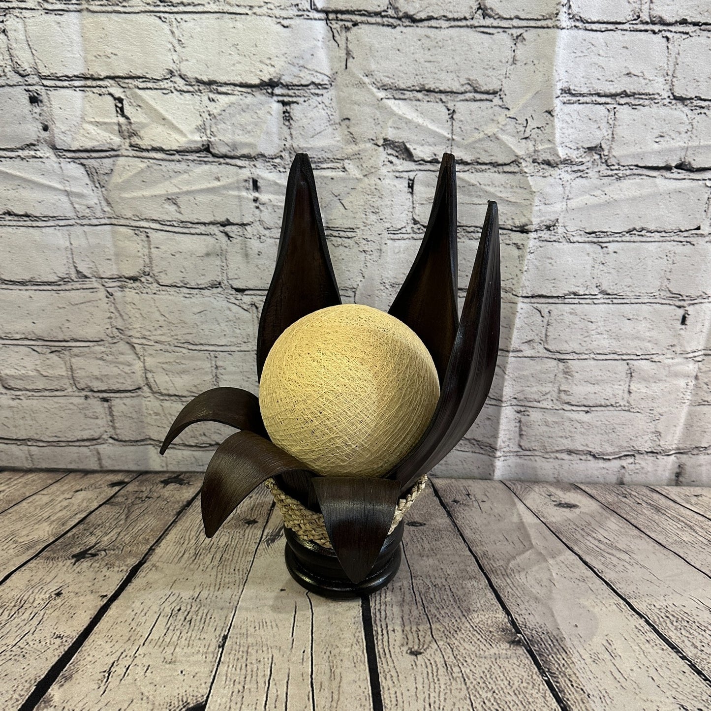 White Dark Brown Natural 35cm Tall Leaf Lamp Twist LED UK Mains Plug Design 31