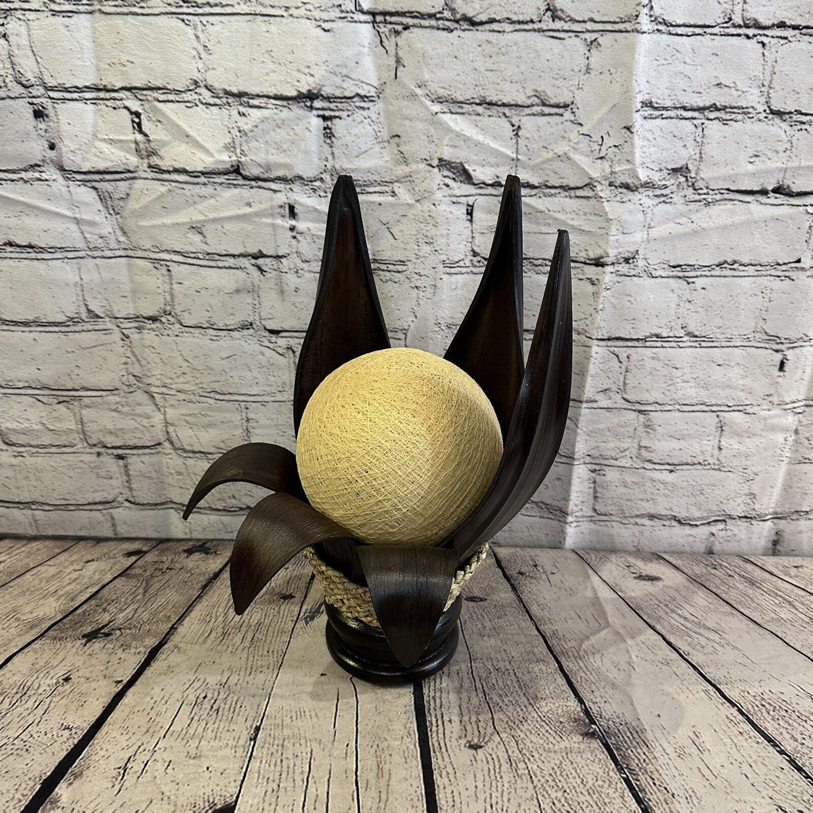 White Dark Brown Natural 35cm Tall Leaf Lamp Twist LED UK Mains Plug Design 31