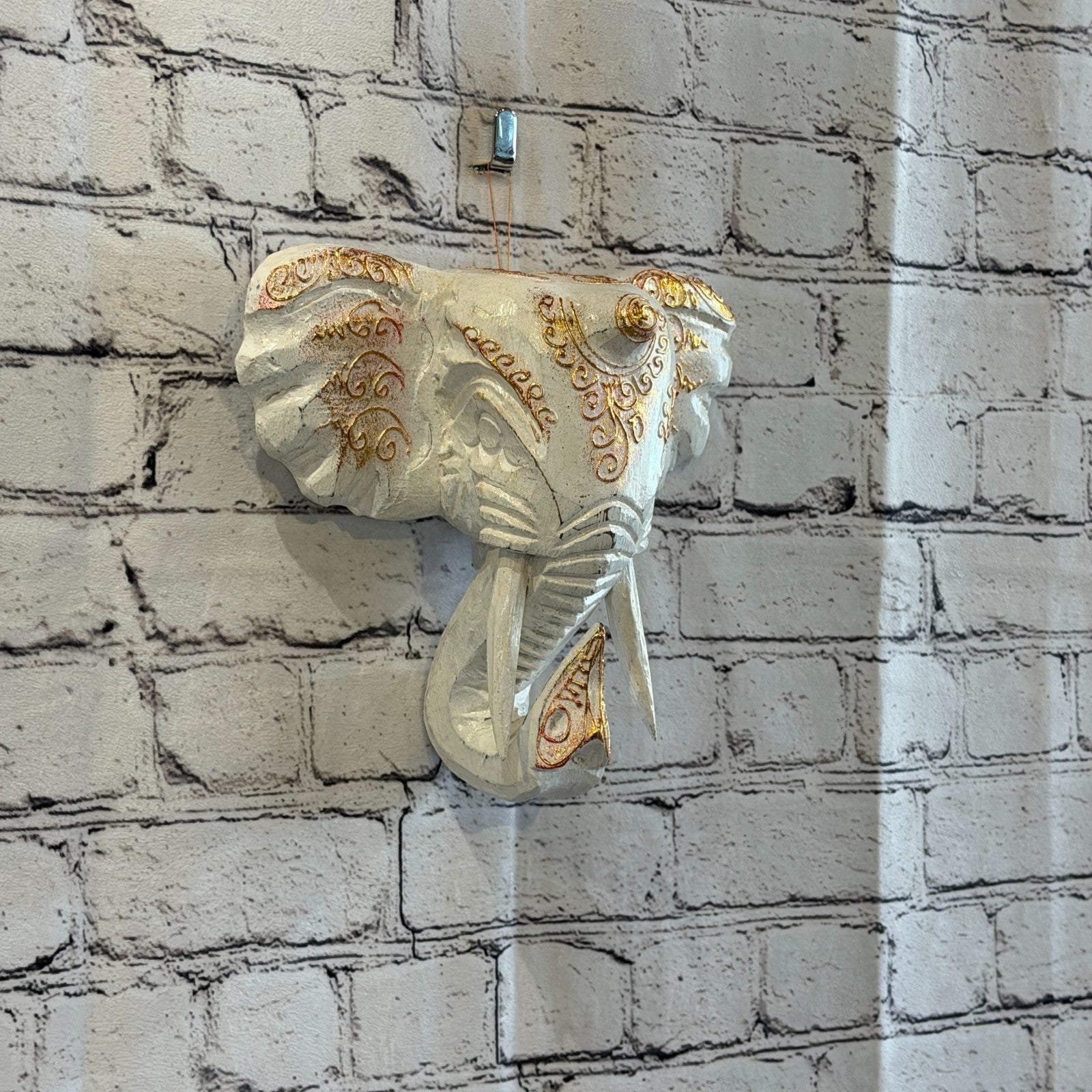 20cm x 20cm White Gold Painted Wood Elephant Head Wall Mounted Art Shabby0