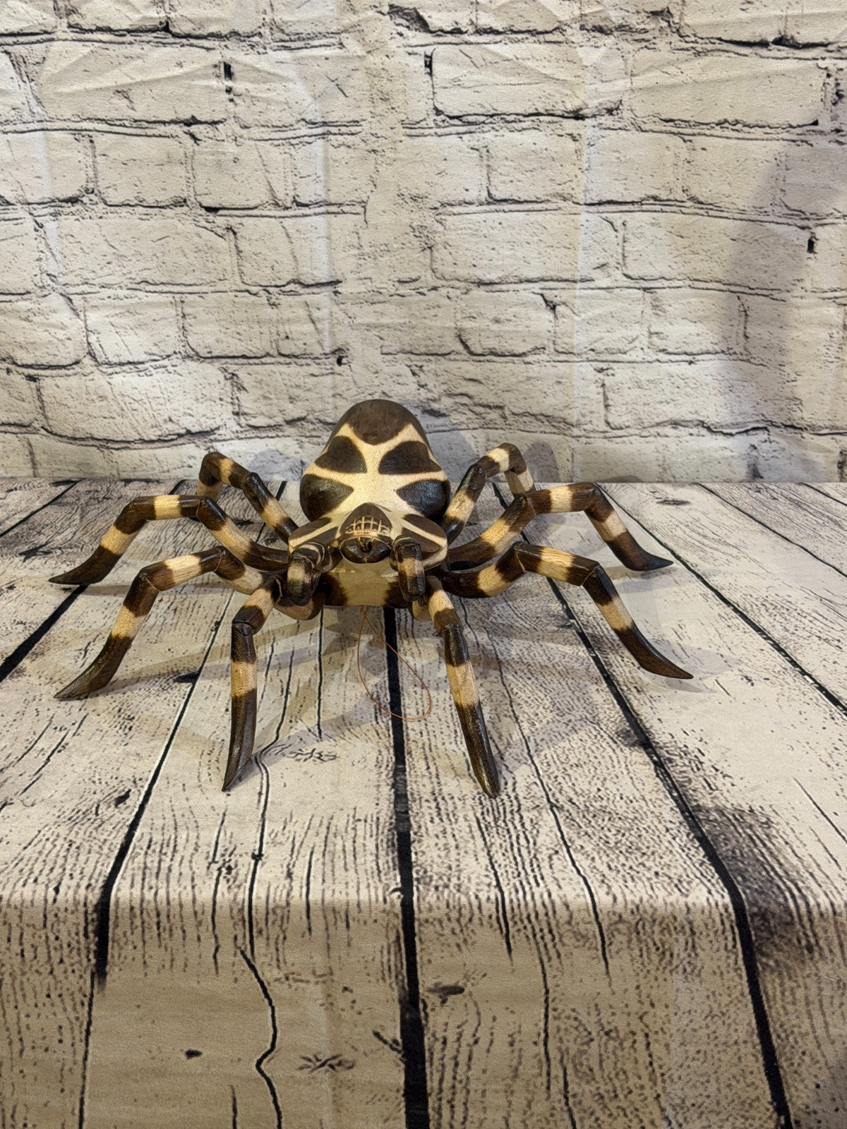 40cm x 30cm Wooden Spider Carving Hand Carved Walking Spider Tarantula Statue4