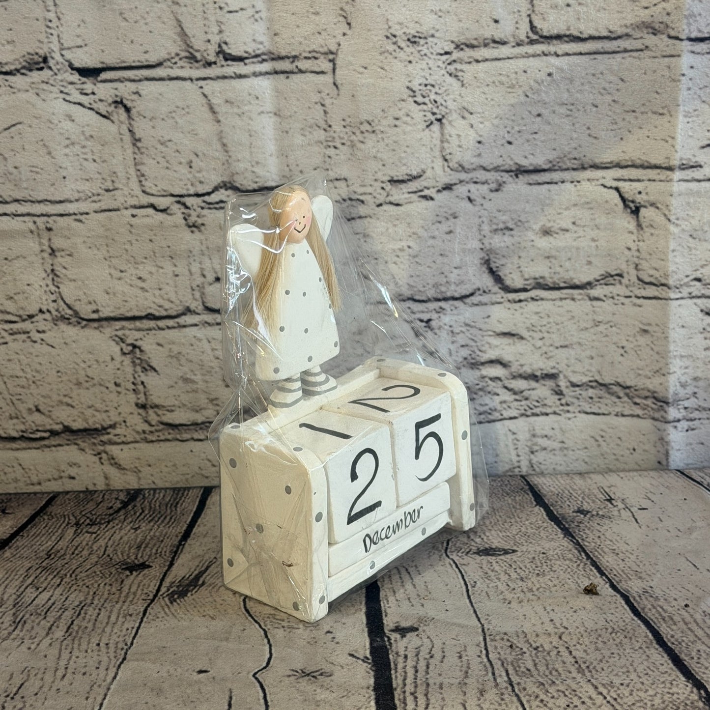 15cm White Hand Carved Painted Wooden Angel Block Calendar for Desk Display2