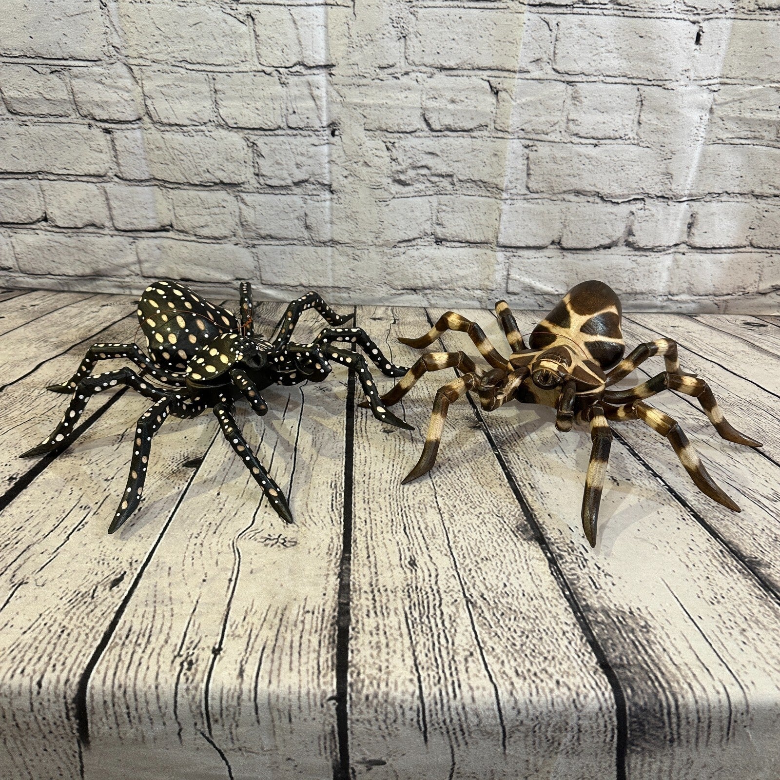 30cm x 25cm Wooden Spider Carving Hand Carved Walking Spider Tarantula Statue15