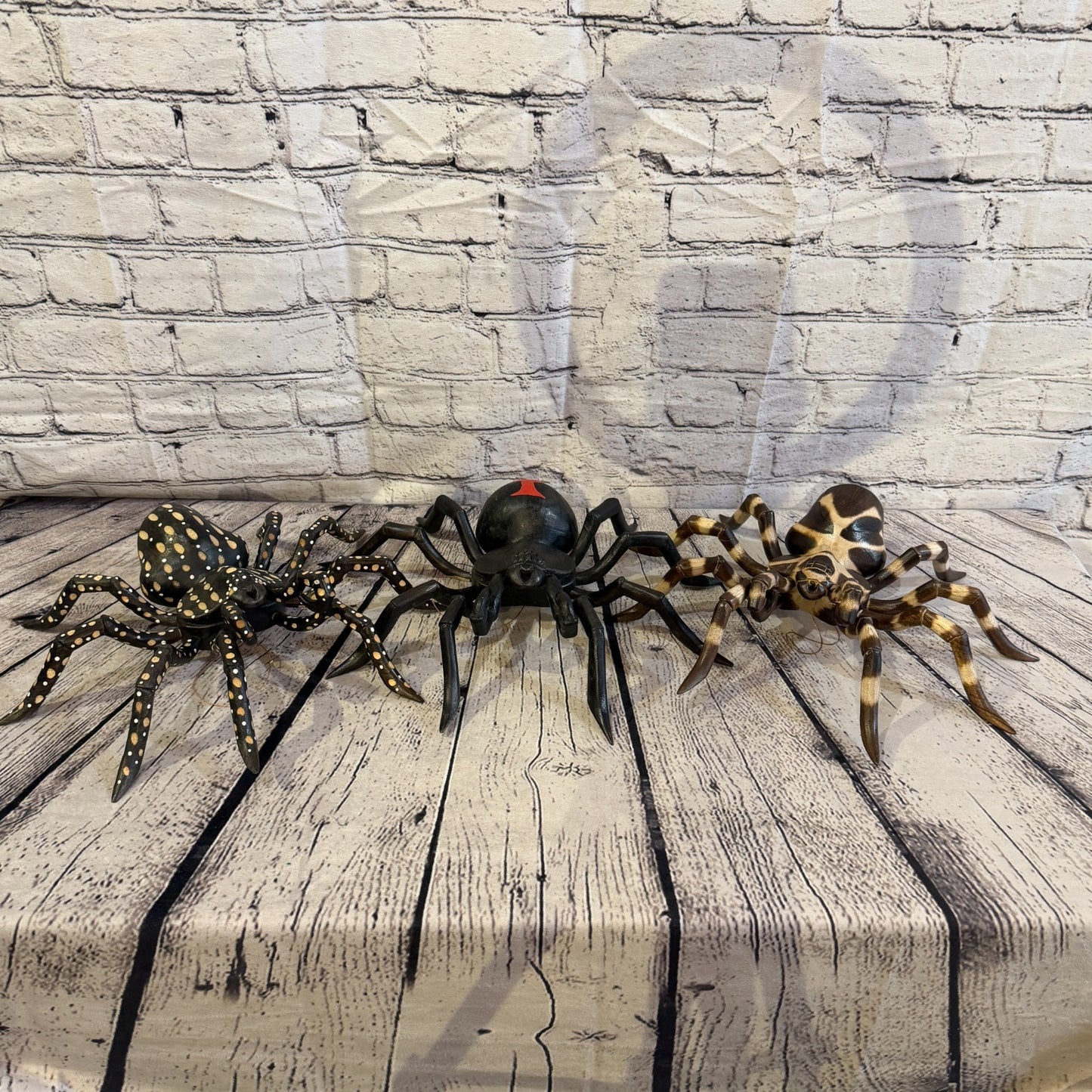 40cm x 30cm Black Widow Wooden Spider Carving Hand Walking Tarantula Statue10