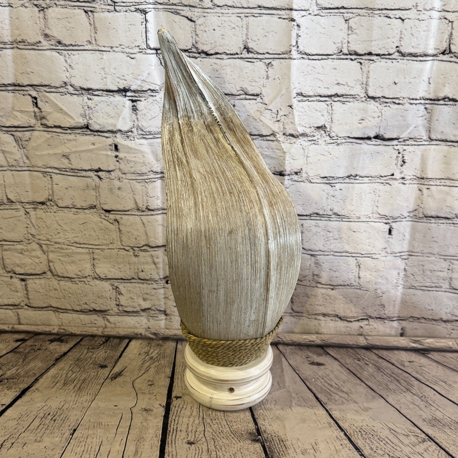 White Light White Natural 45cm Tall Leaf Lamp Twist LED UK Mains Plug Design 123