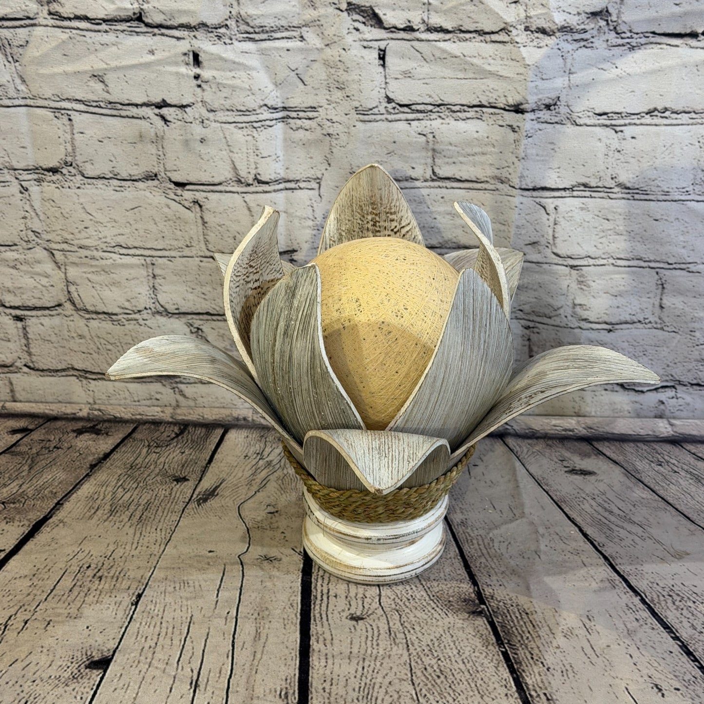 White Light White Natural 25cm Tall Leaf Lamp Twist LED UK Mains Plug Design 90