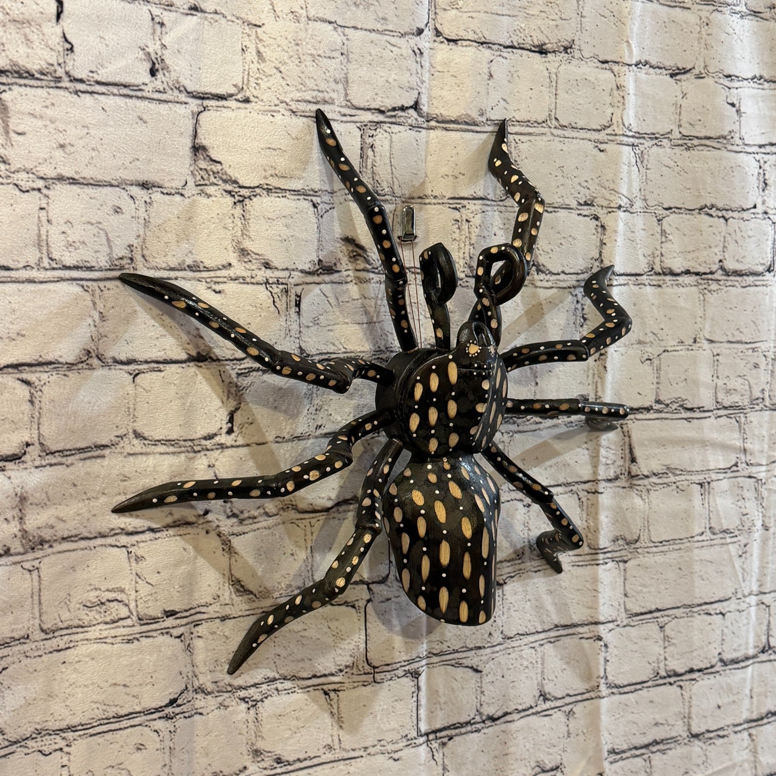 40cm x 30cm Brown Spots Wooden Spider Carving Hand Walking Tarantula Statue0