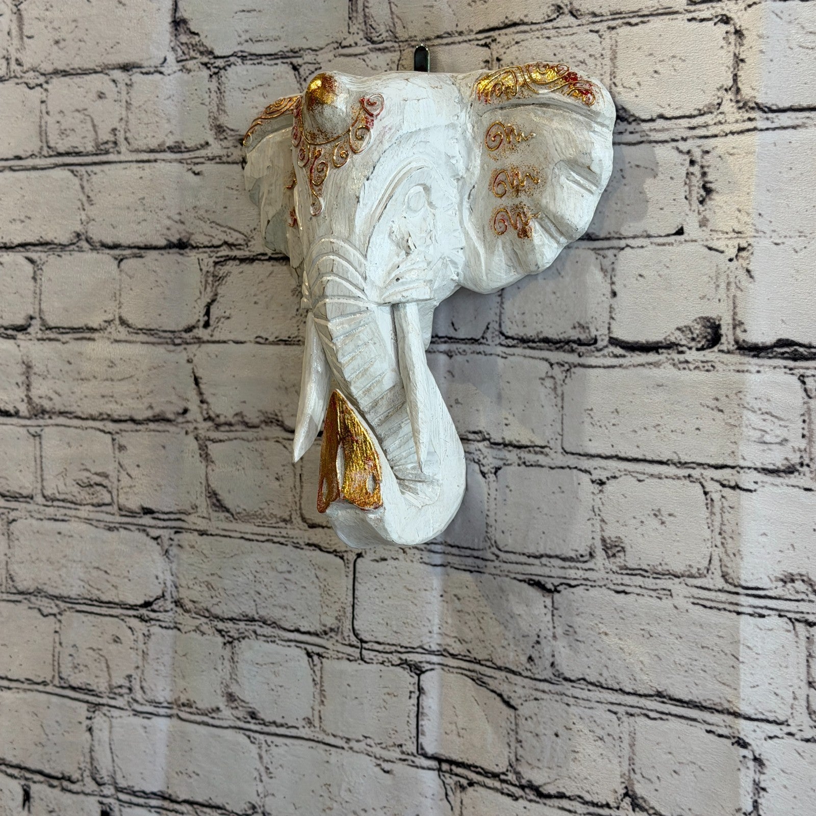 25cm x 25cm White Gold Painted Wood Elephant Head Wall Mounted Art Shabby1