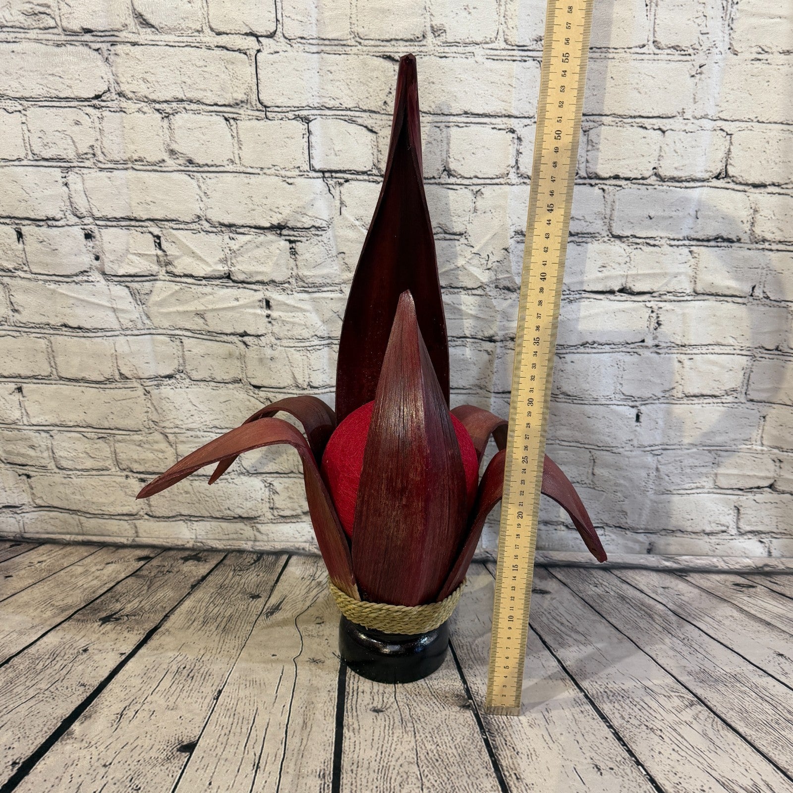 Red Light Red Natural 55cm Tall Leaf Lamp Twist LED UK Mains Plug Design 15