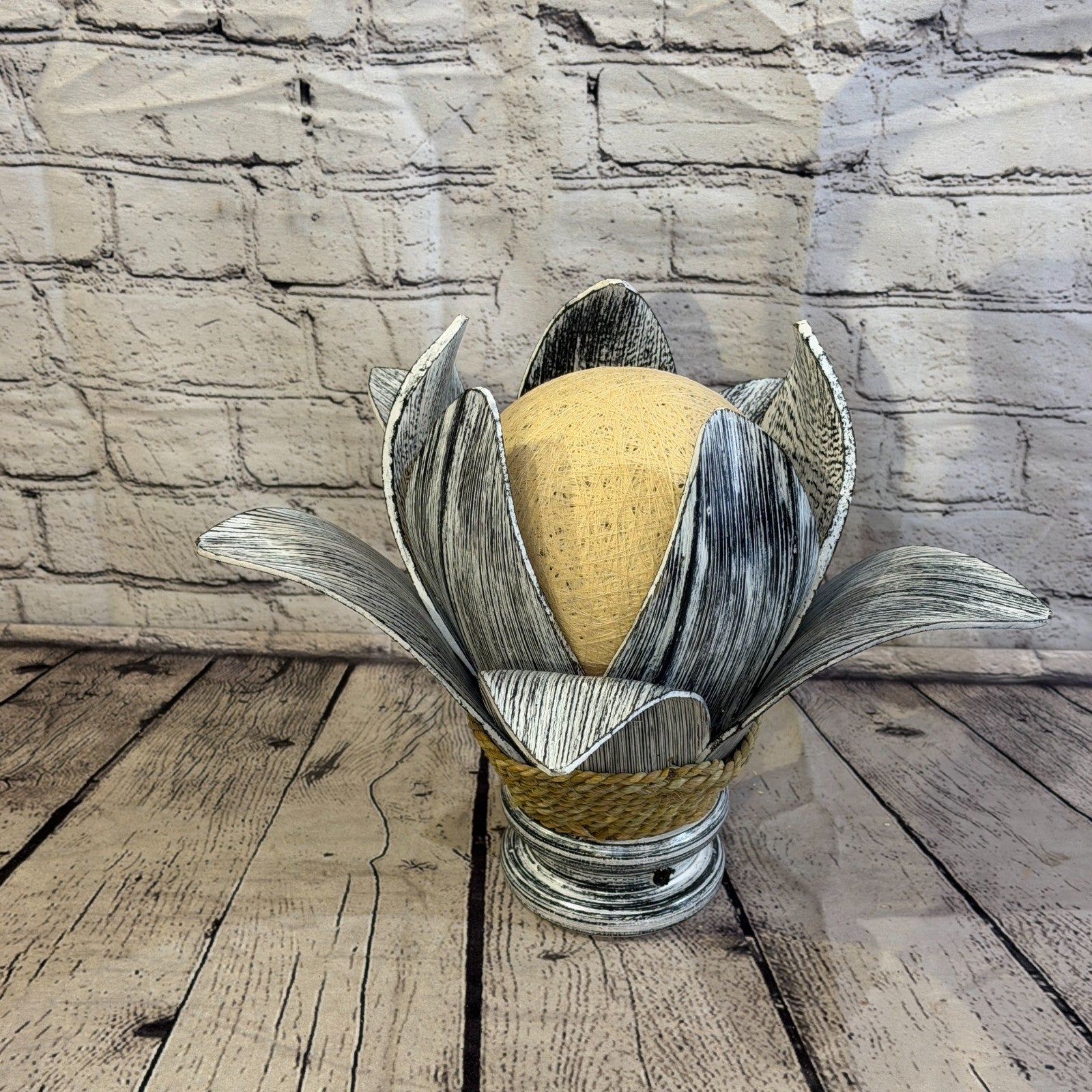 White Light Silver Natural 25cm Tall Leaf Lamp Twist LED UK Mains Plug Design 92