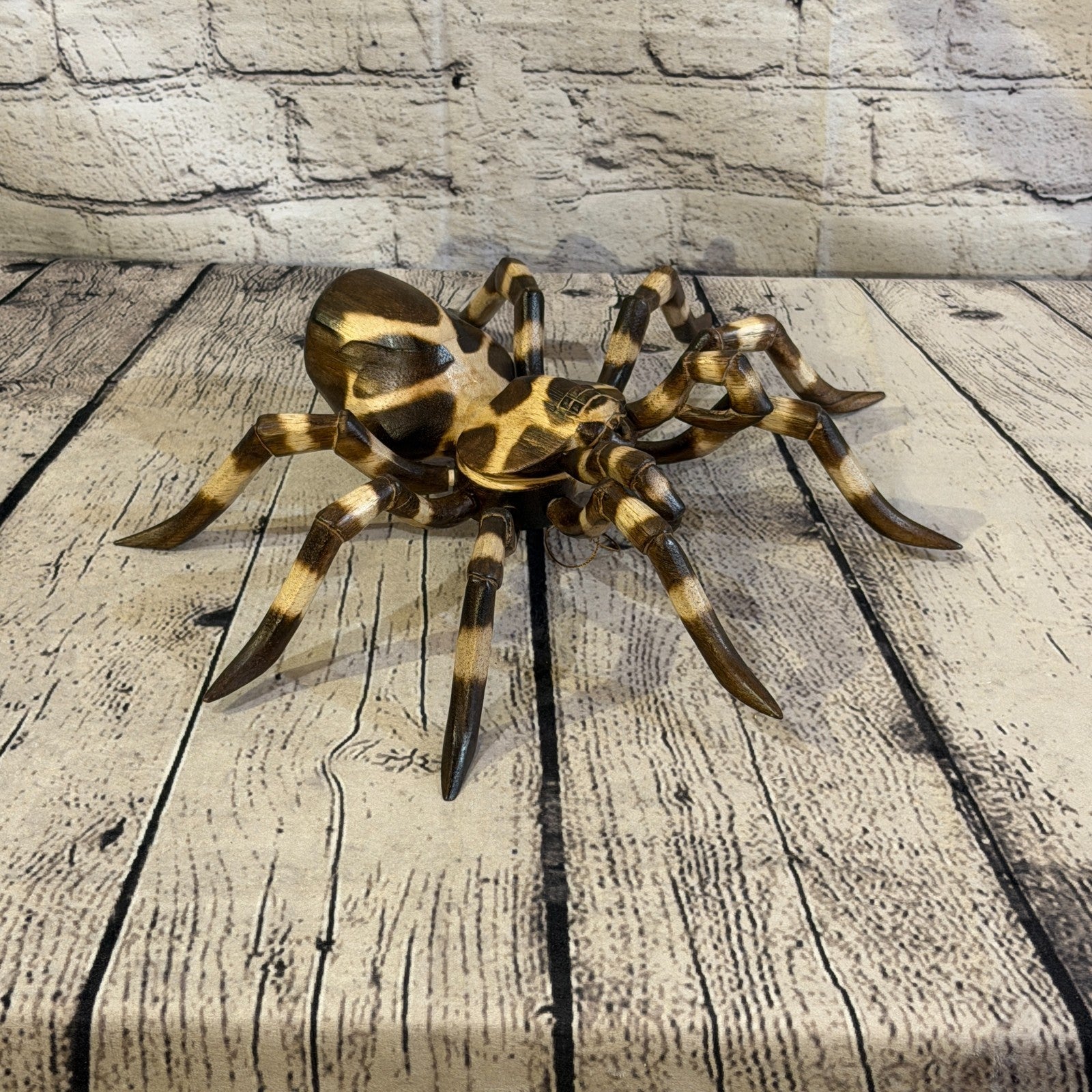 30cm x 25cm Wooden Spider Carving Hand Carved Walking Spider Tarantula Statue5