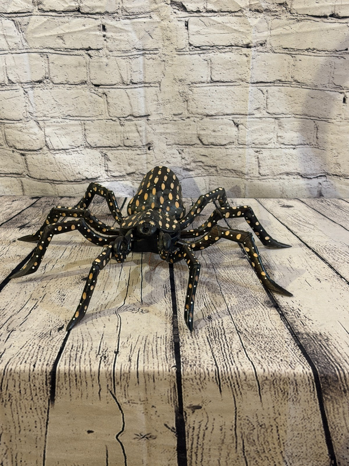 40cm x 30cm Brown Spots Wooden Spider Carving Hand Walking Tarantula Statue4