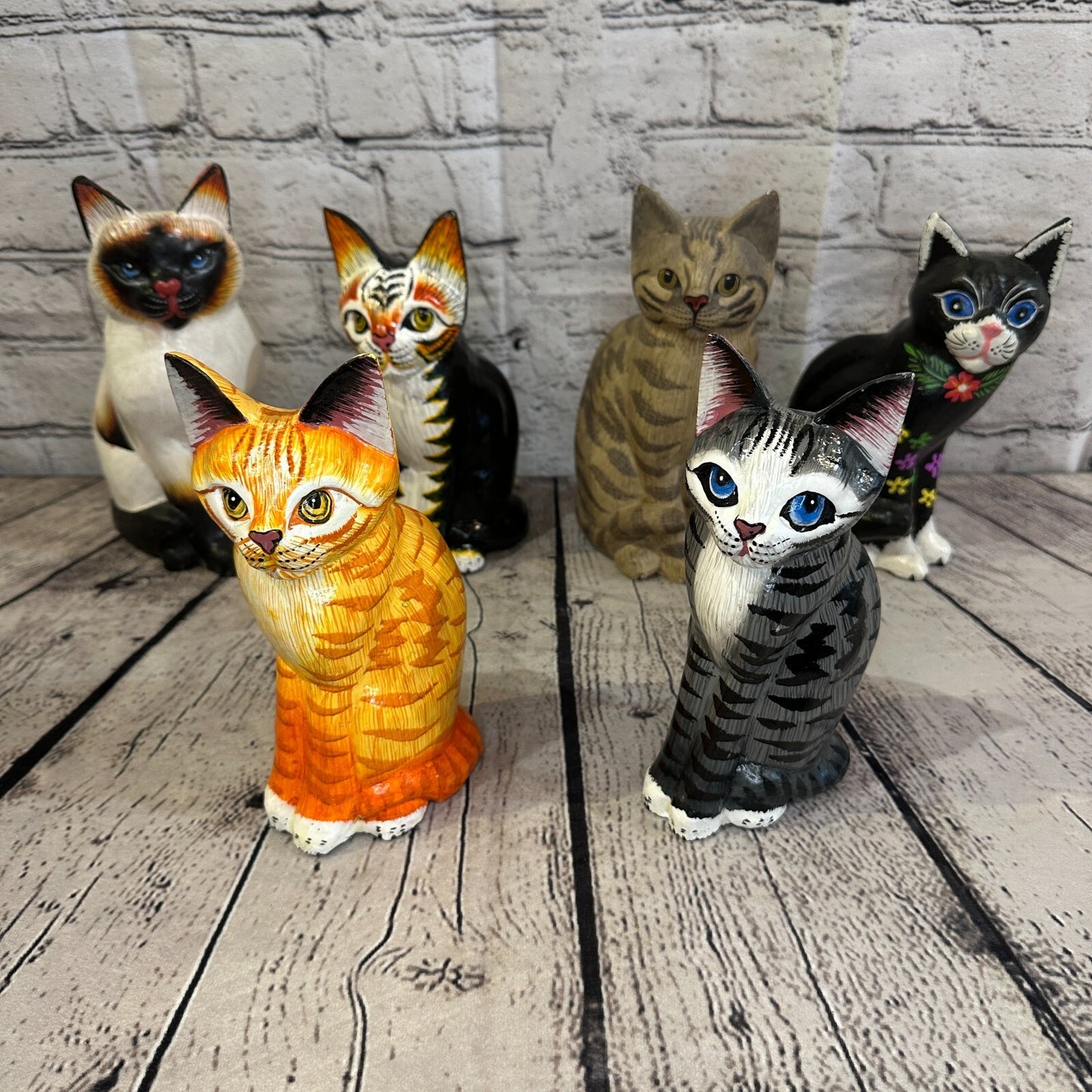 20cm x 10cm Grey & White Sitting Style Painted Wooden Hand Carved Cat Wooden9