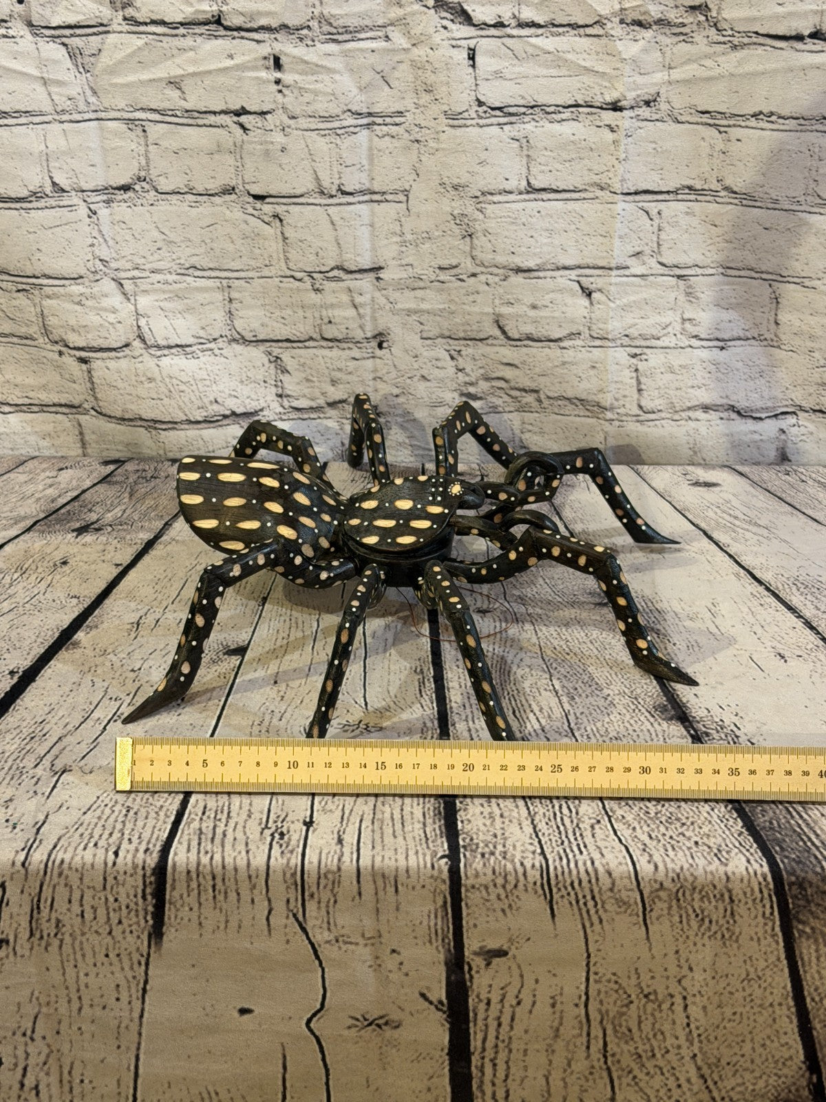 40cm x 30cm Brown Spots Wooden Spider Carving Hand Walking Tarantula Statue9