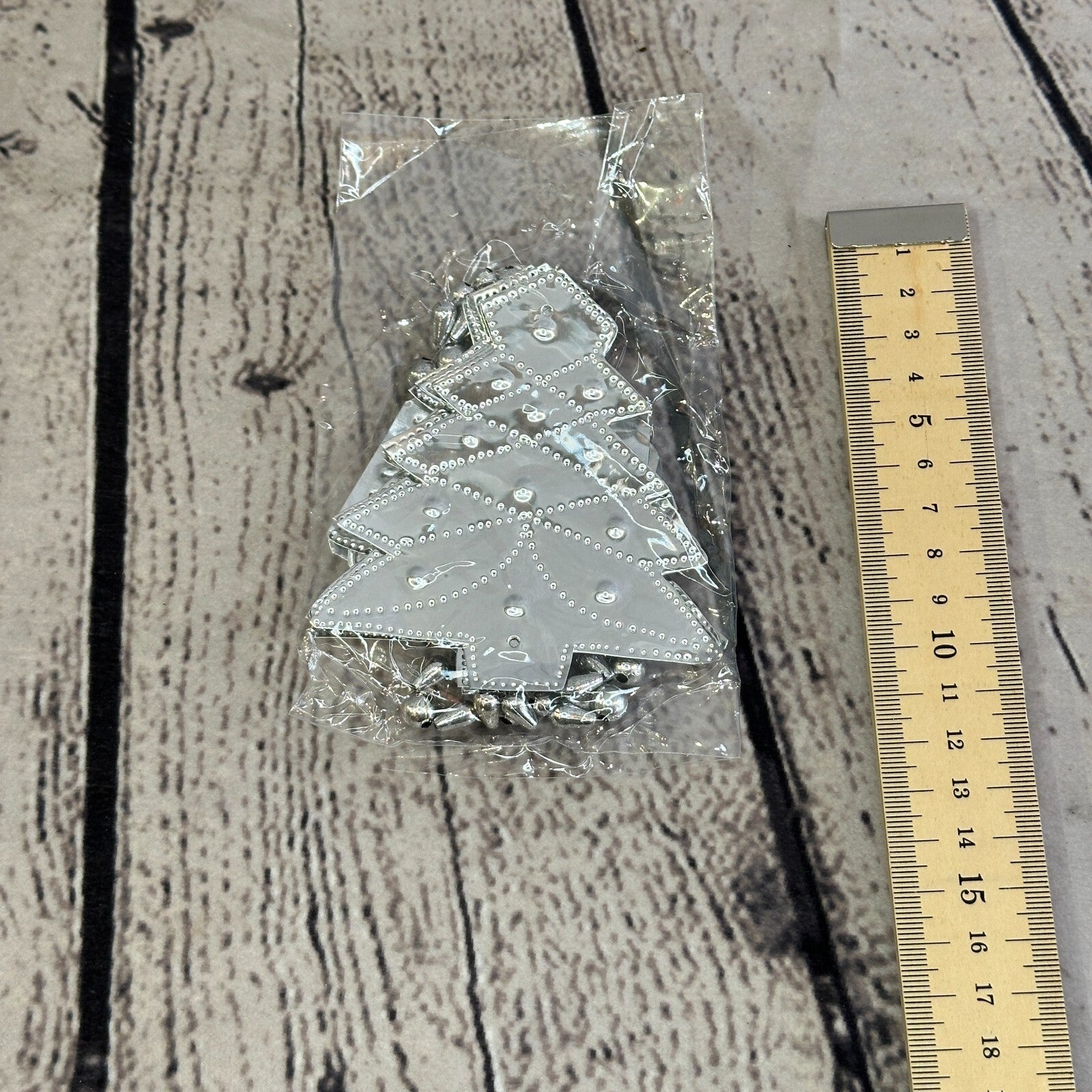 Aluminium Stamped Christmas Fir Tree String Wall Hangings Home Decoration3