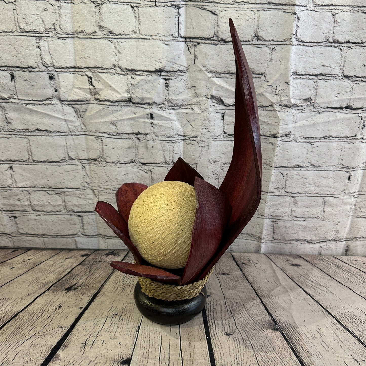 White Red Leaf Natural 45cm Tall Leaf Lamp Twist LED UK Mains Plug Design 72