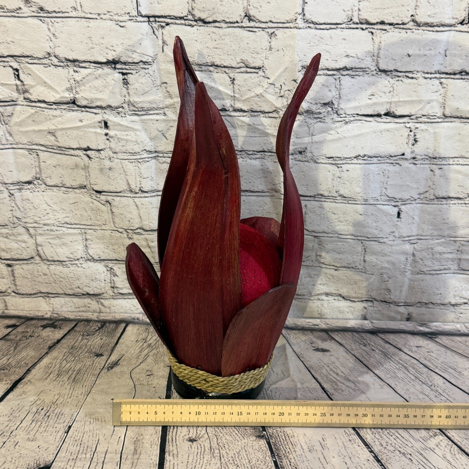 Red Light Red Natural 45cm Tall Leaf Lamp Twist LED UK Mains Plug Design 25