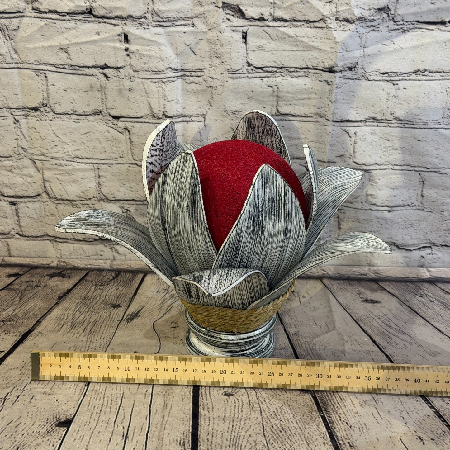 Red Light Silver Natural 25cm Tall Leaf Lamp Twist LED UK Mains Plug Design 94