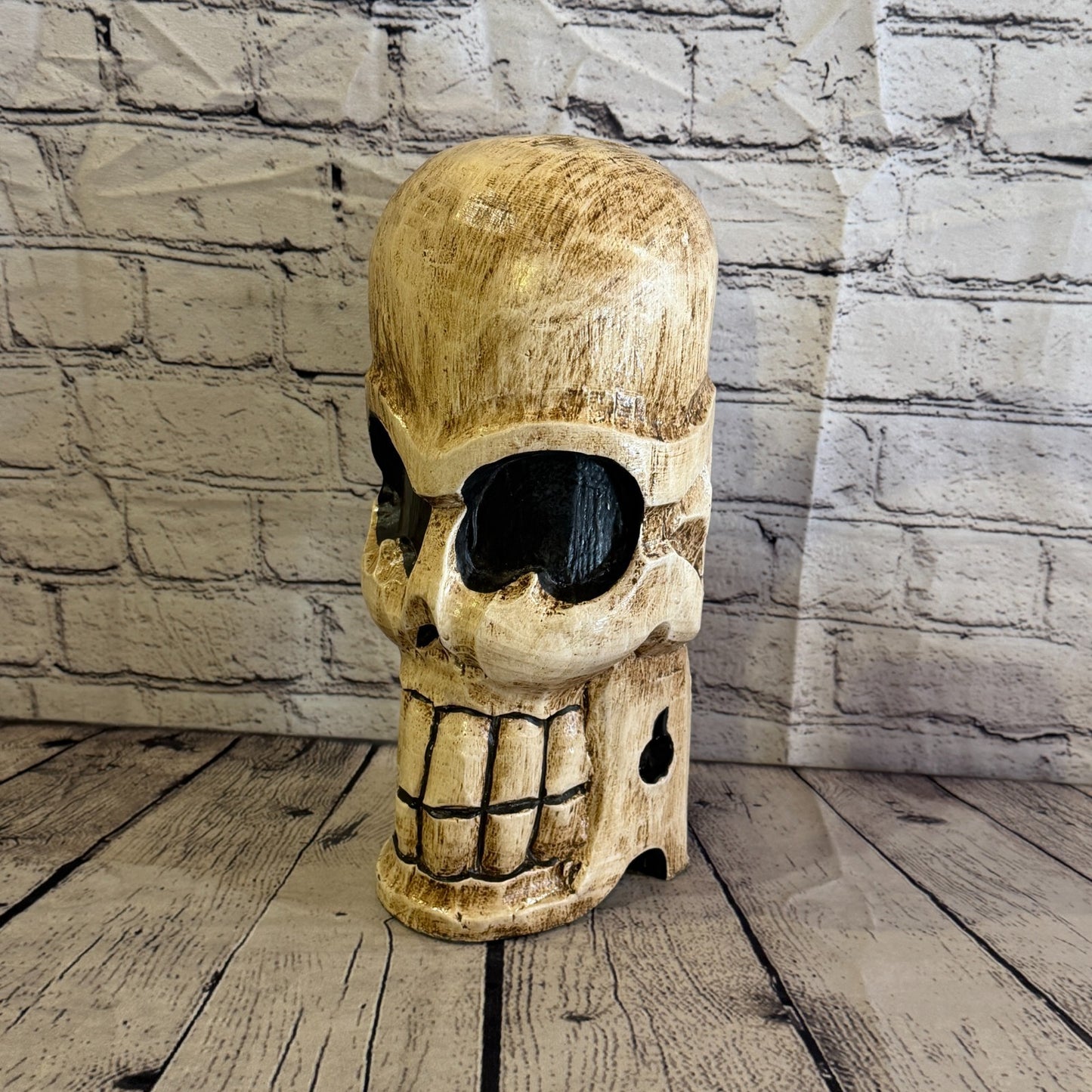 30cm x 15cm Single Skull Round Wooden Statue Coffee Bar Restaurant Garden Pub0