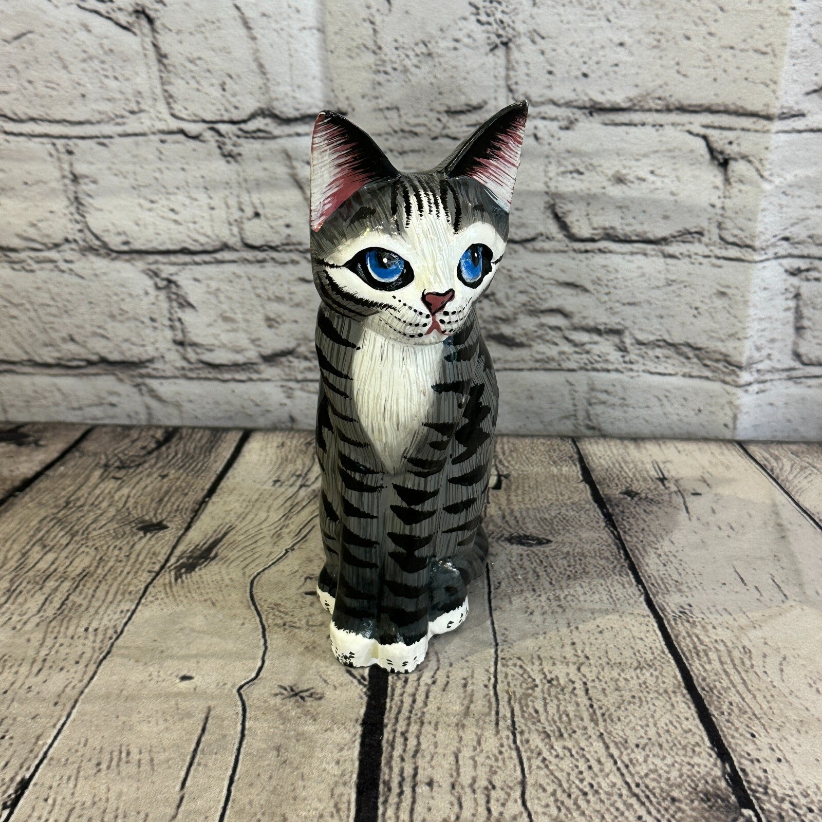 20cm x 10cm Grey & White Sitting Style Painted Wooden Hand Carved Cat Wooden2