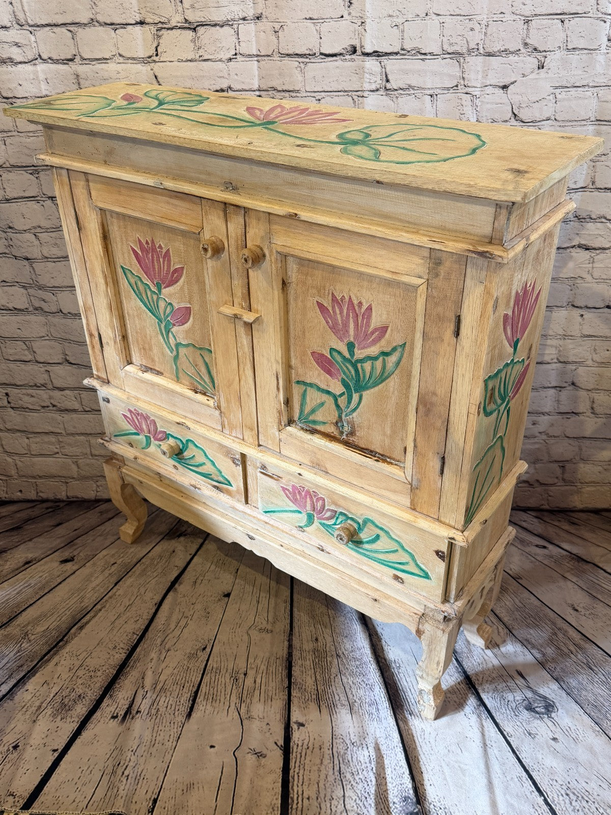 85cm x 80cm Flower 2 Door Long Wooden Side Cabinet Living Storage Furniture0