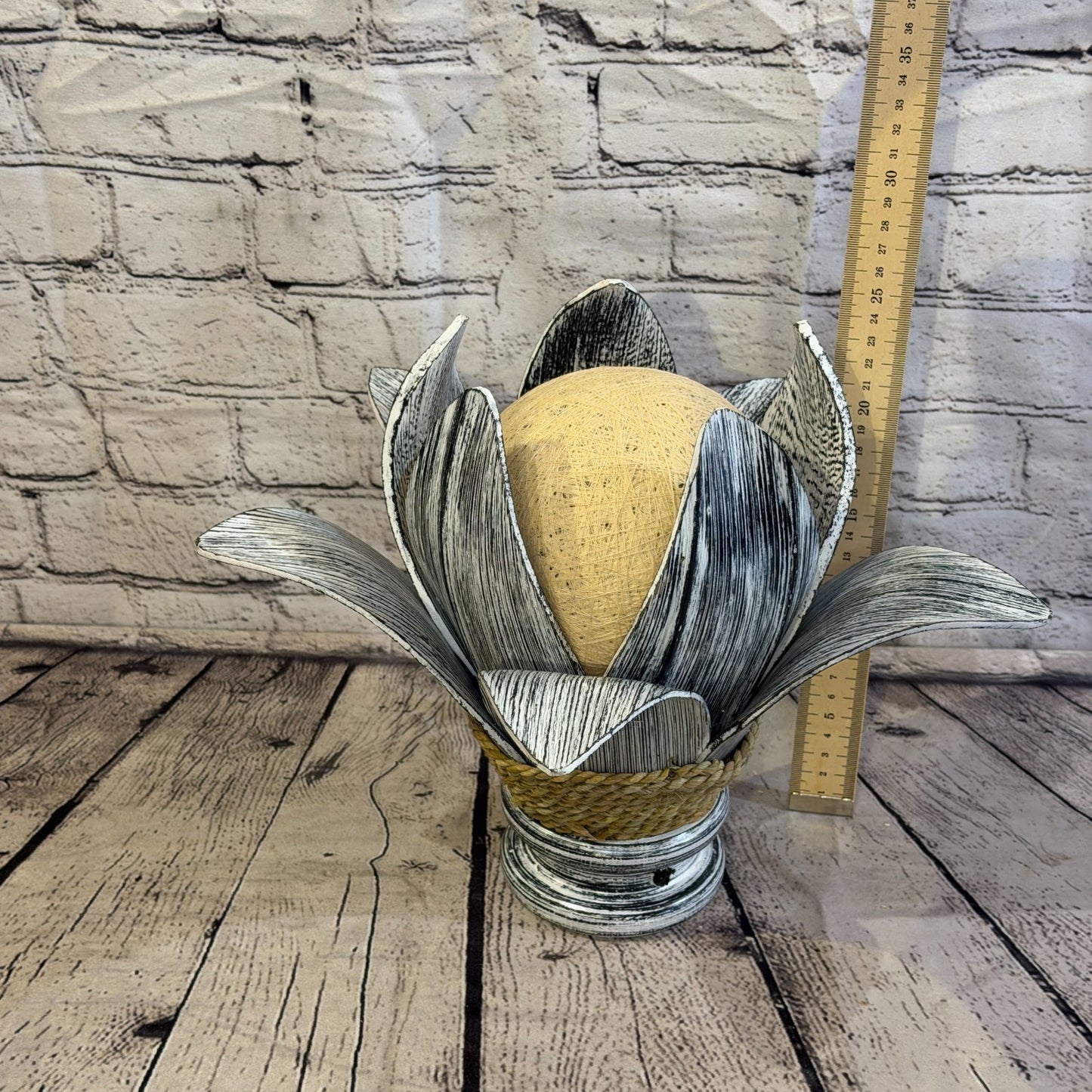 White Light Silver Natural 25cm Tall Leaf Lamp Twist LED UK Mains Plug Design 93